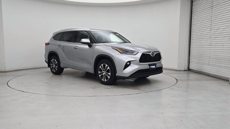 2021 Toyota Highlander XLE Hero Image