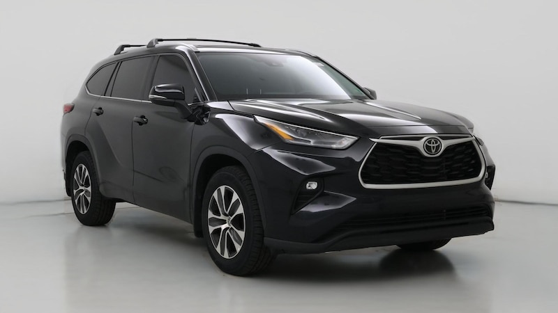2022 Toyota Highlander XLE Hero Image