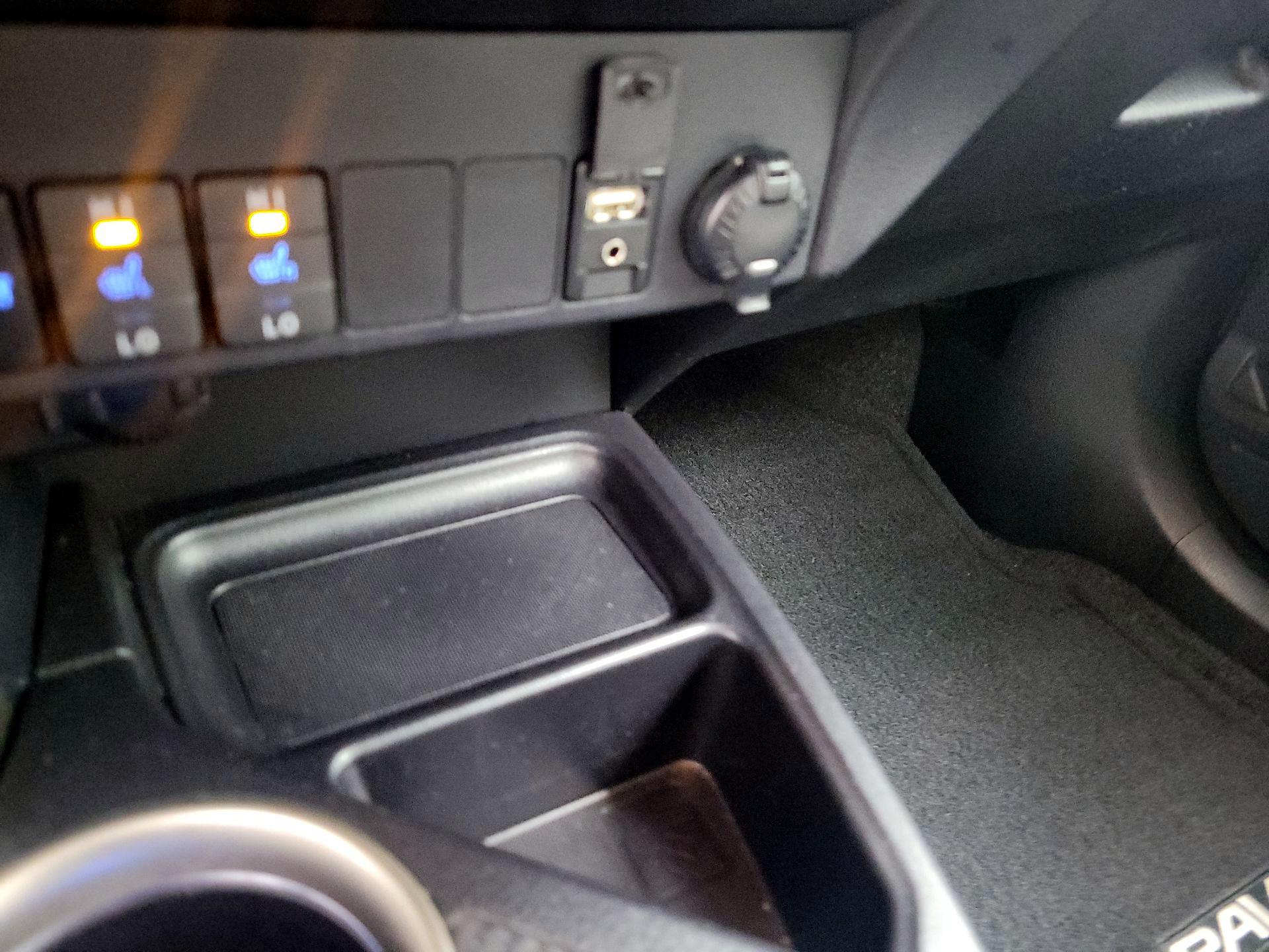 Thumbnail: 2013 Toyota RAV4 - 18