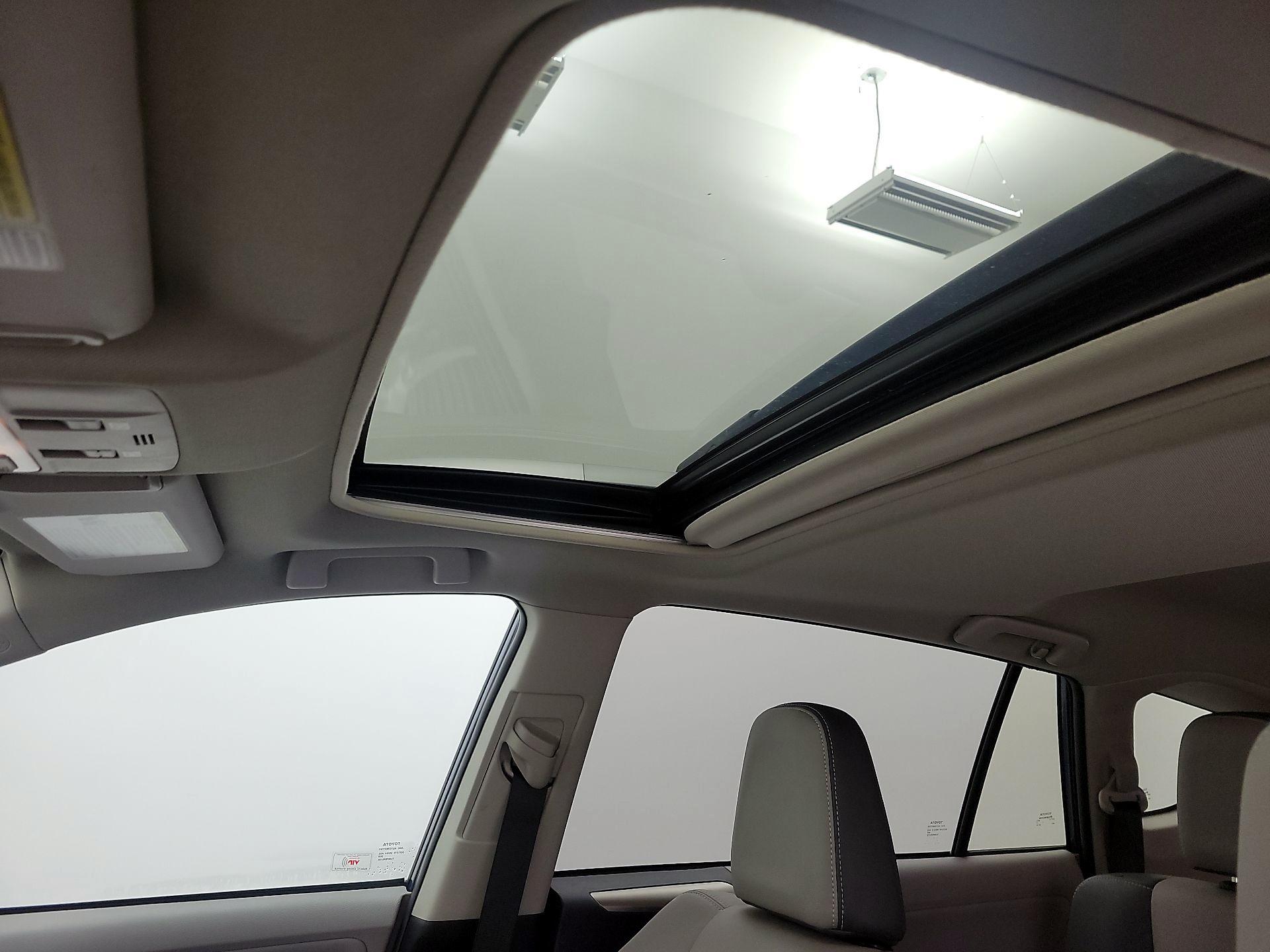 Thumbnail: 2013 Toyota RAV4 - 19
