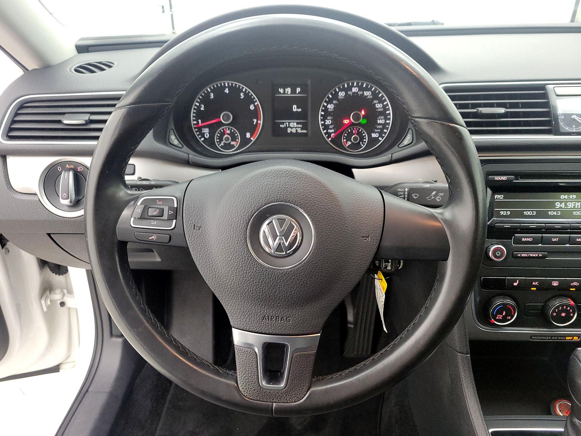 Thumbnail: 2015 Volkswagen Passat - 10