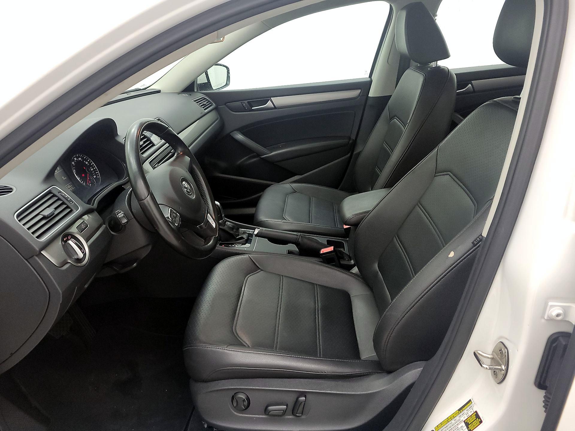 Thumbnail: 2015 Volkswagen Passat - 11