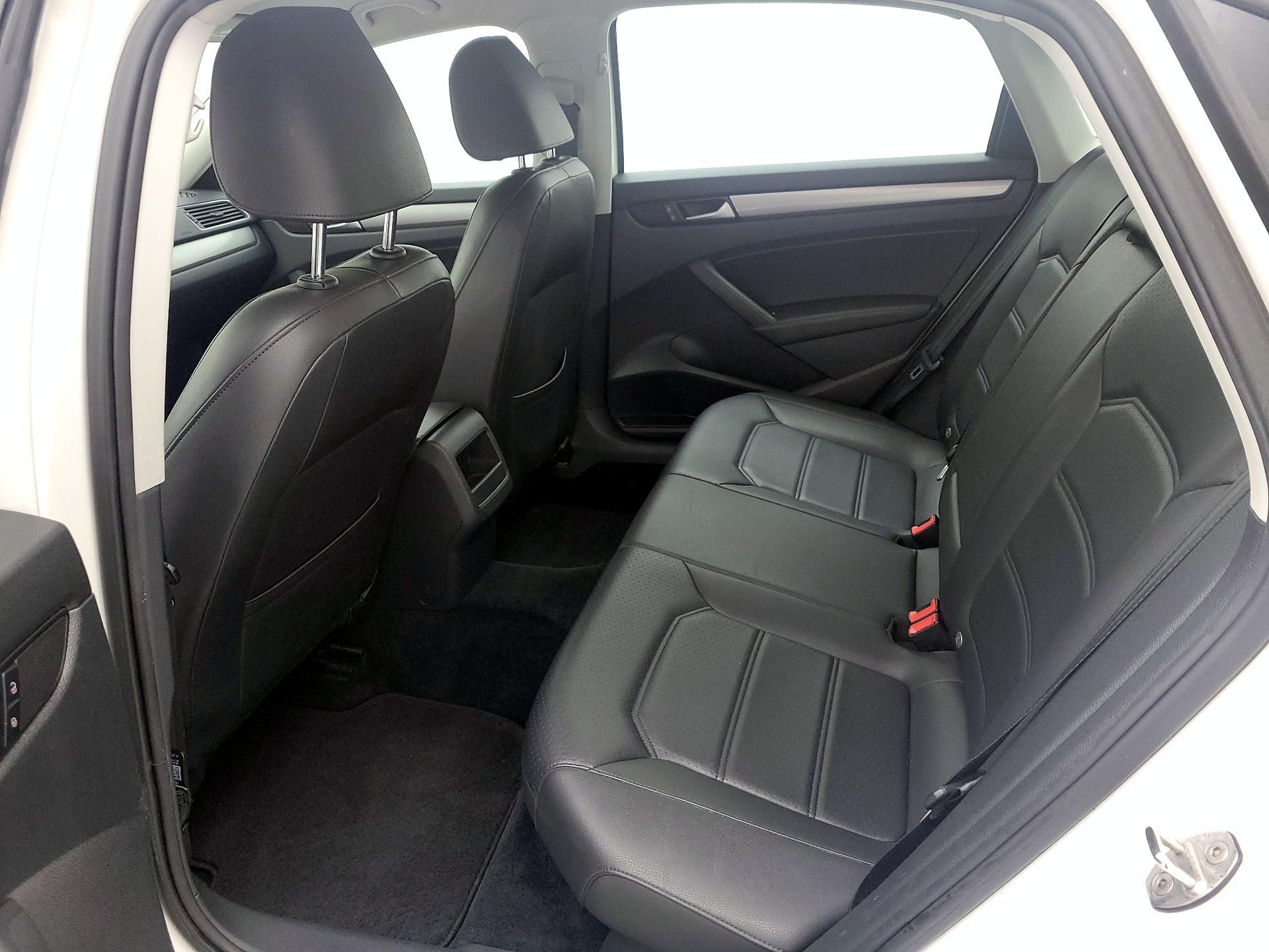 Thumbnail: 2015 Volkswagen Passat - 18
