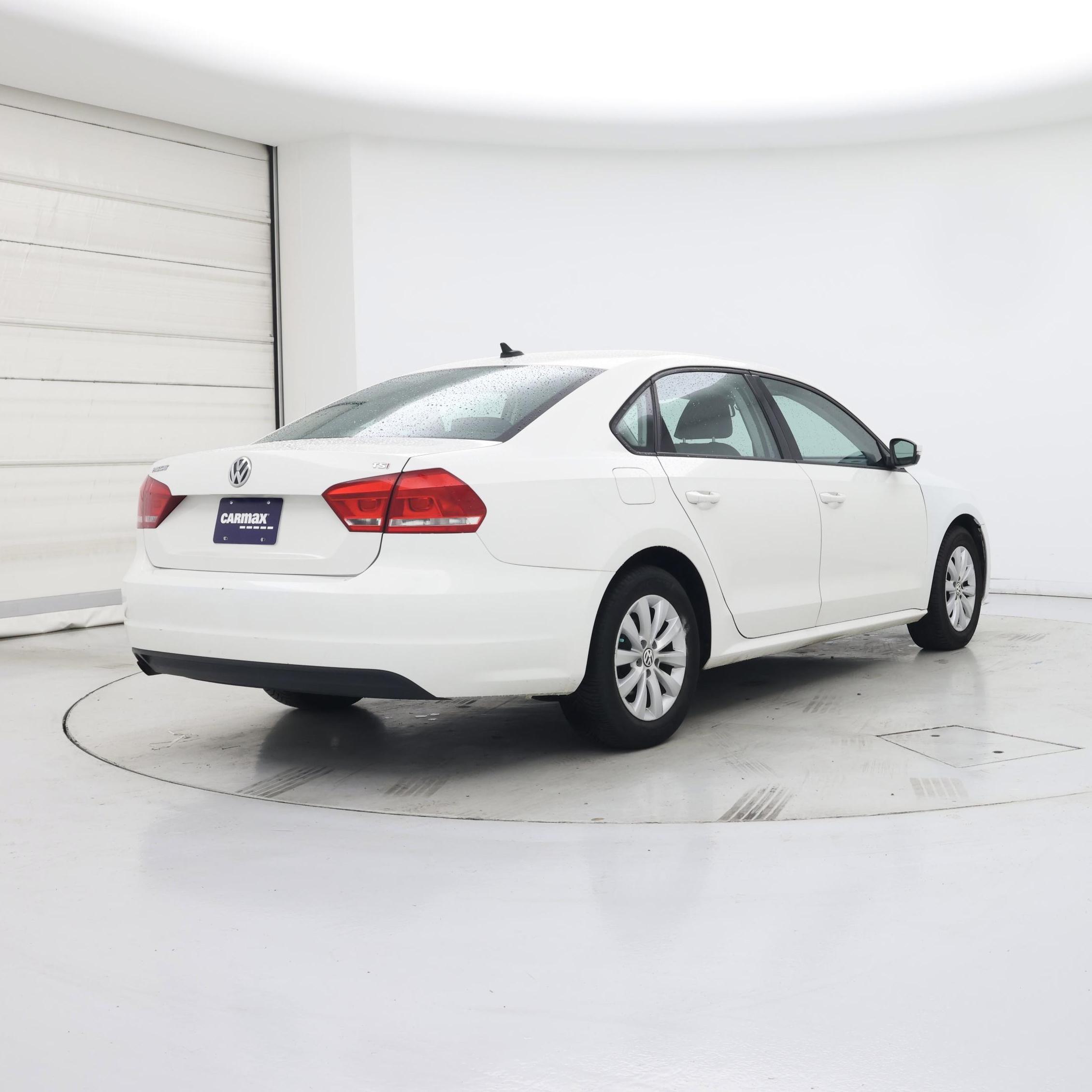 Thumbnail: 2015 Volkswagen Passat - 8