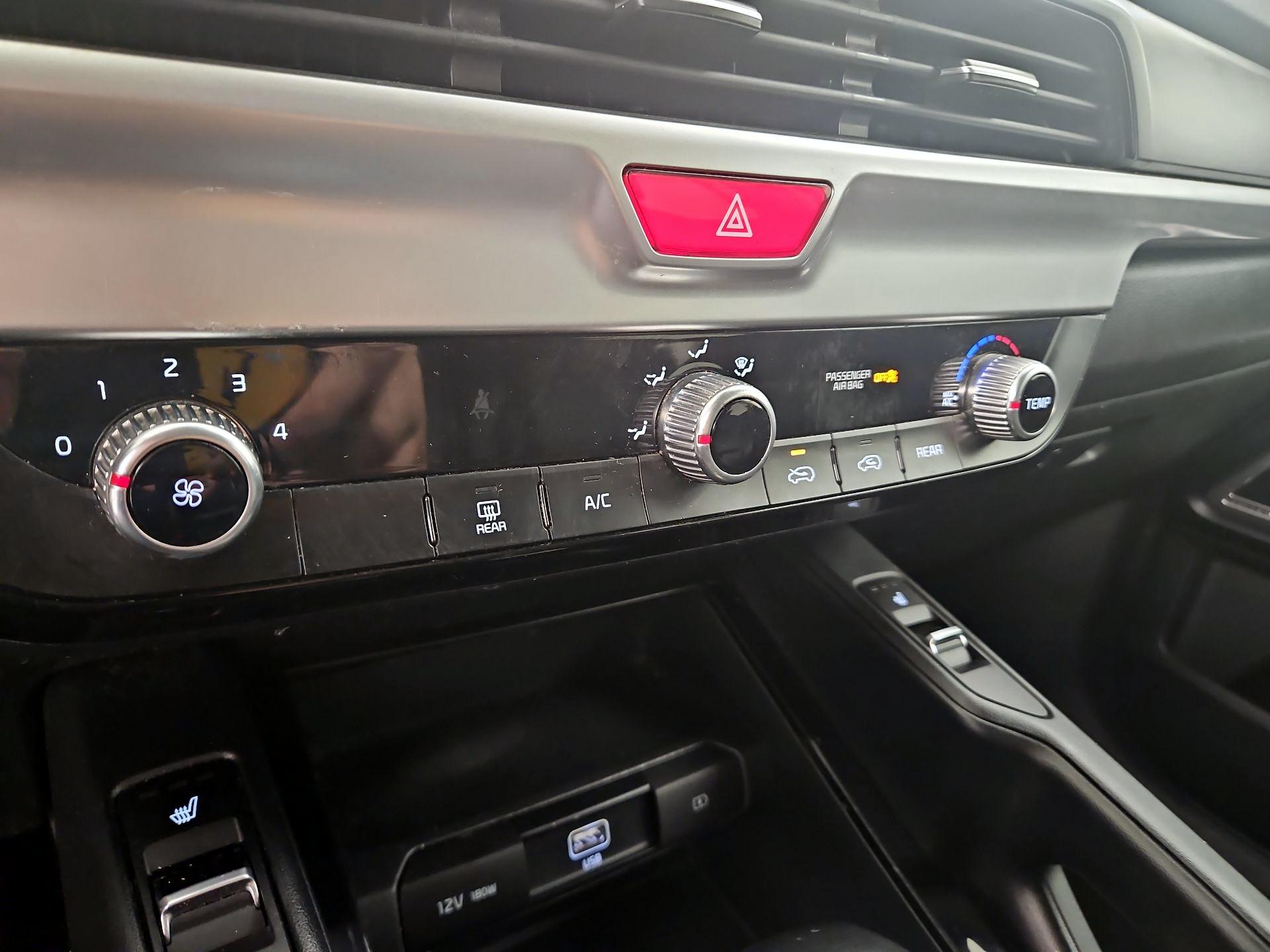 Thumbnail: 2021 Kia Telluride - 16