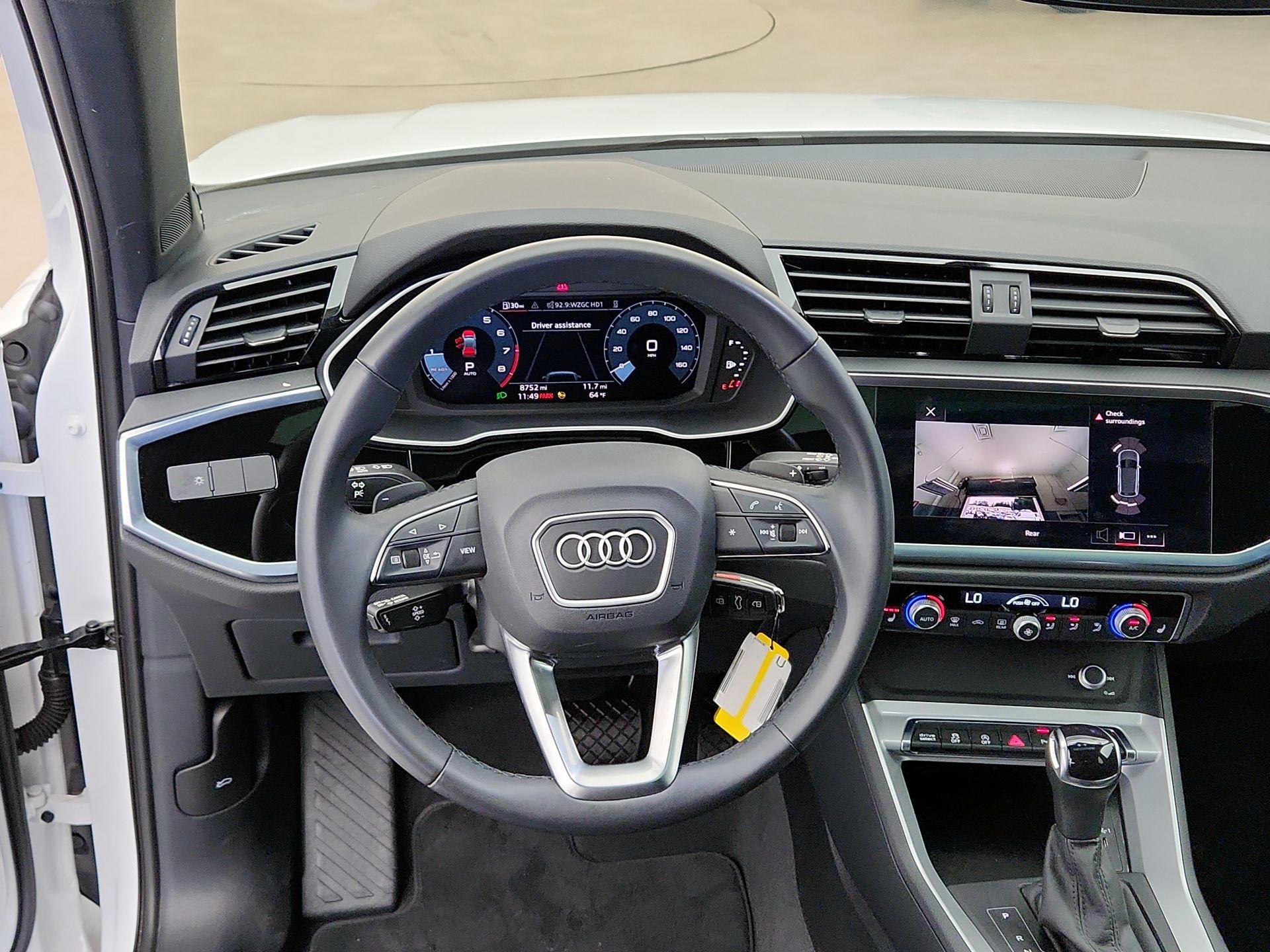 Thumbnail: 2022 Audi Q3 - 10