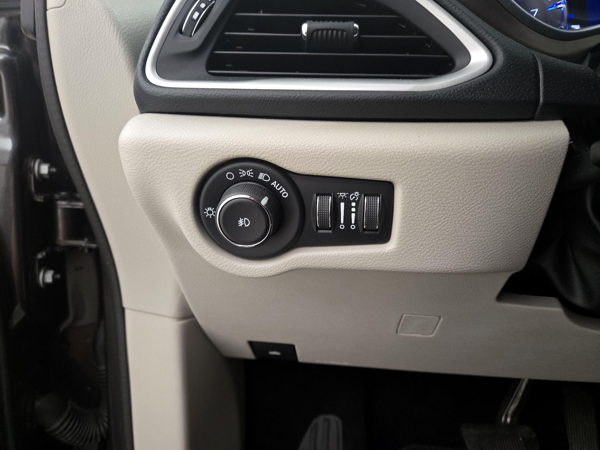 Thumbnail: 2019 Chrysler Pacifica - 13