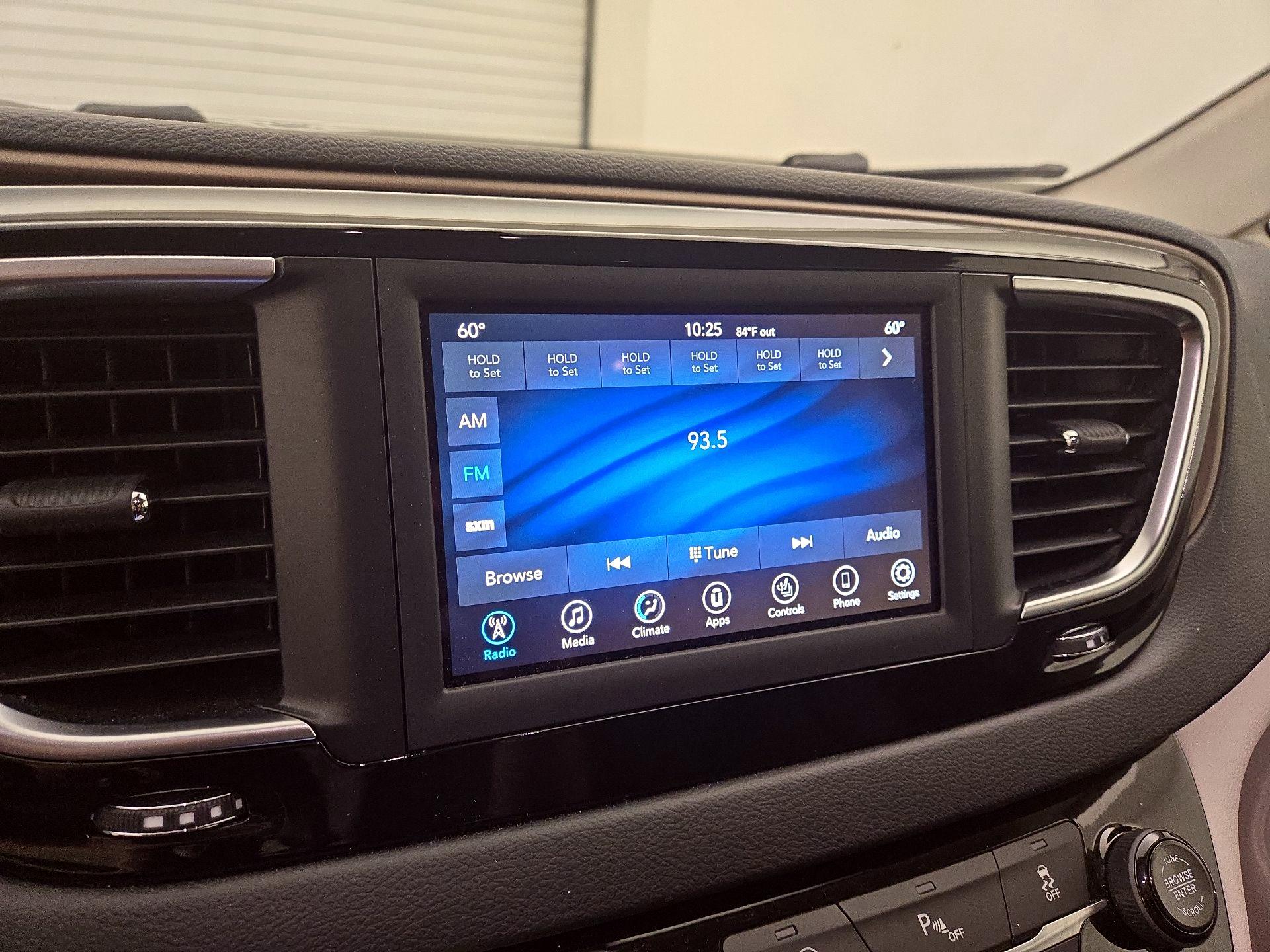 Thumbnail: 2019 Chrysler Pacifica - 15