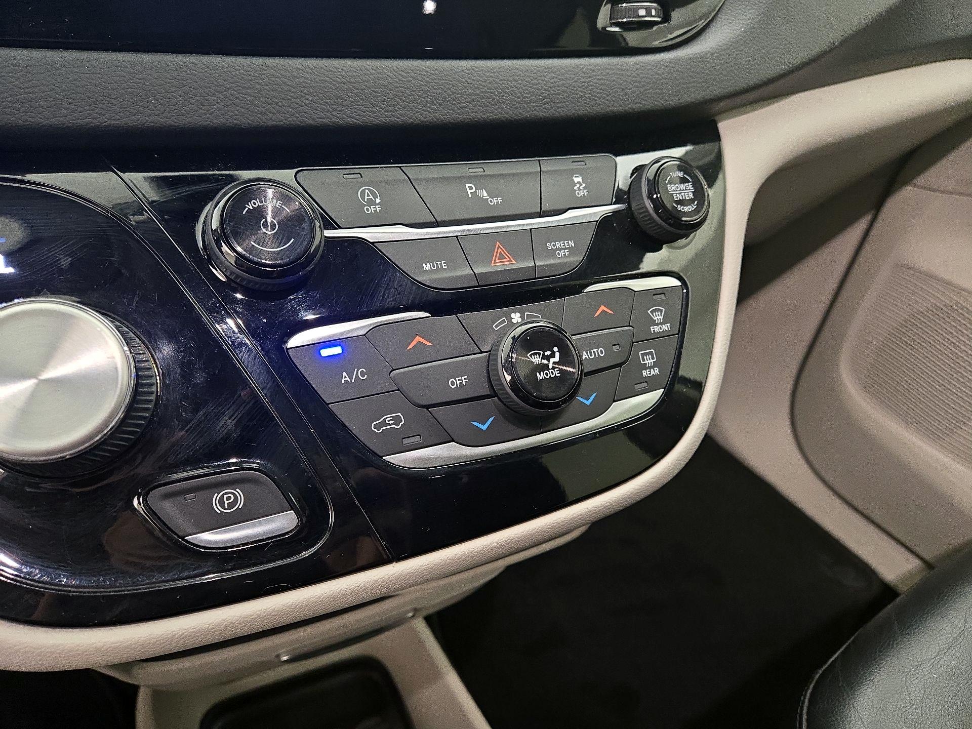 Thumbnail: 2019 Chrysler Pacifica - 16