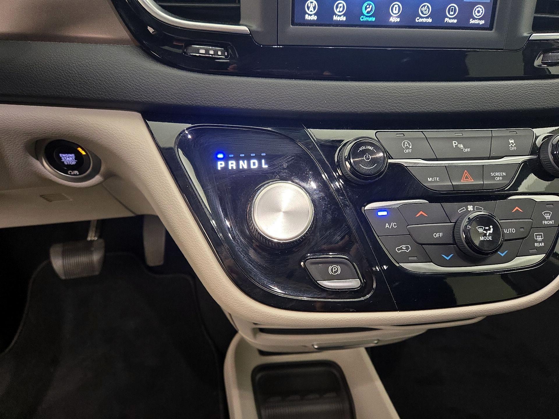 Thumbnail: 2019 Chrysler Pacifica - 17