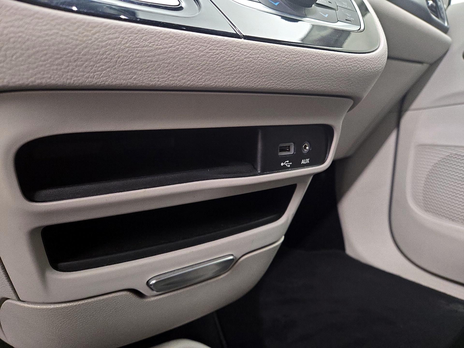 Thumbnail: 2019 Chrysler Pacifica - 18