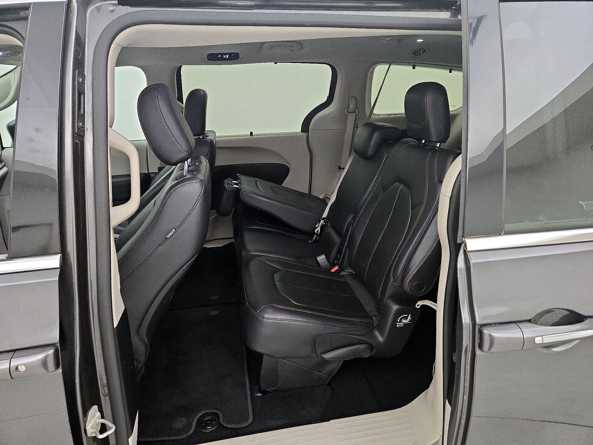 Thumbnail: 2019 Chrysler Pacifica - 19