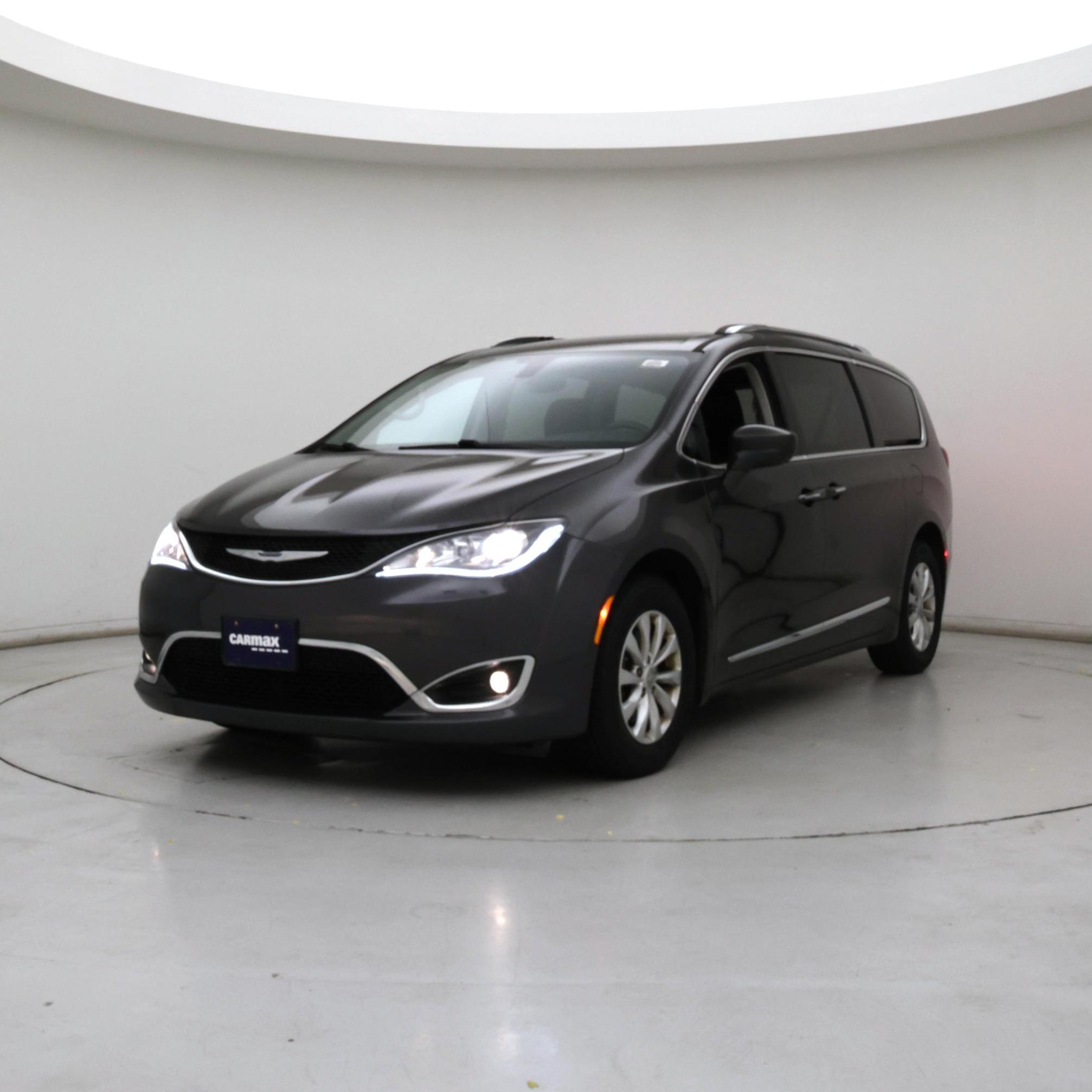 Thumbnail: 2019 Chrysler Pacifica - 4