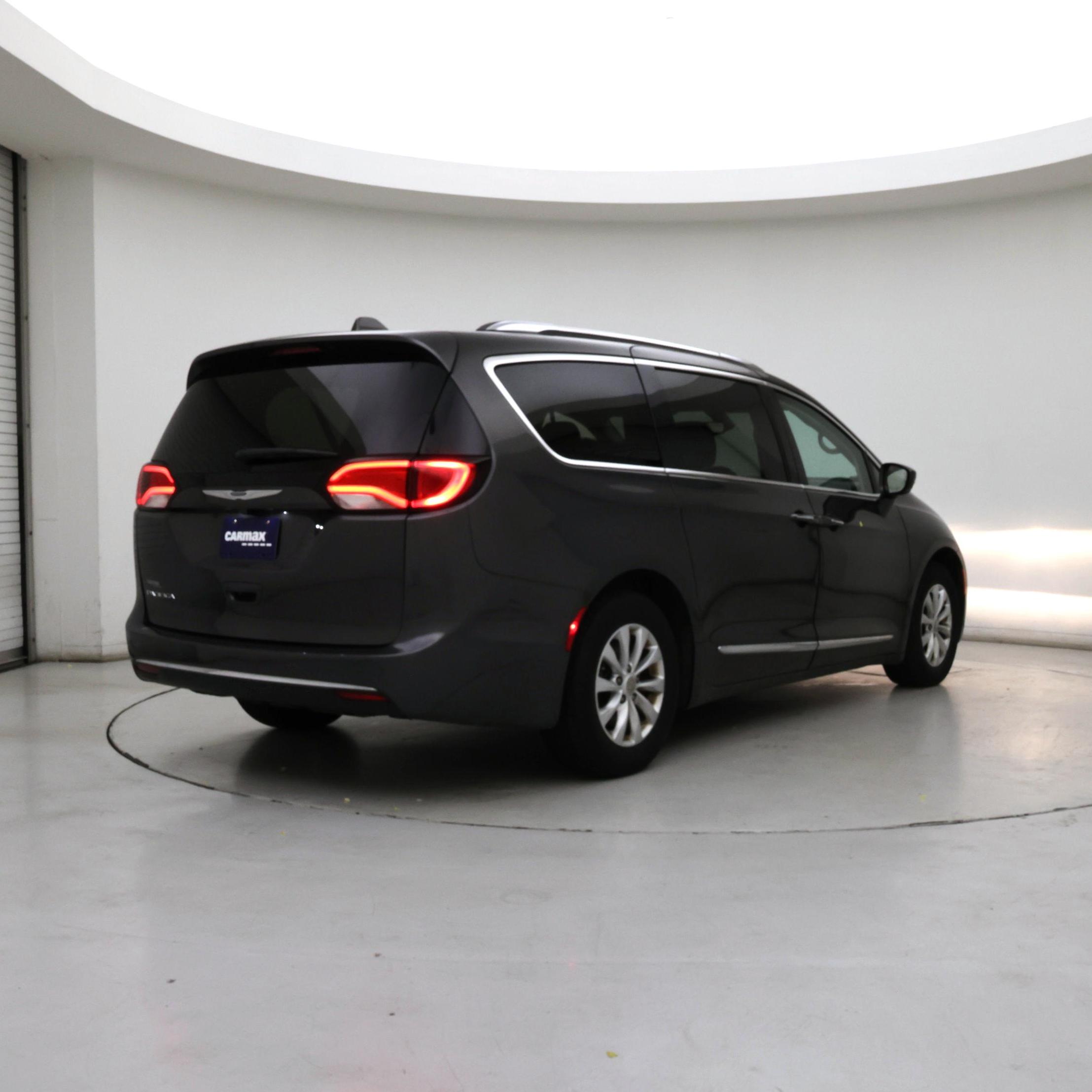 Thumbnail: 2019 Chrysler Pacifica - 8