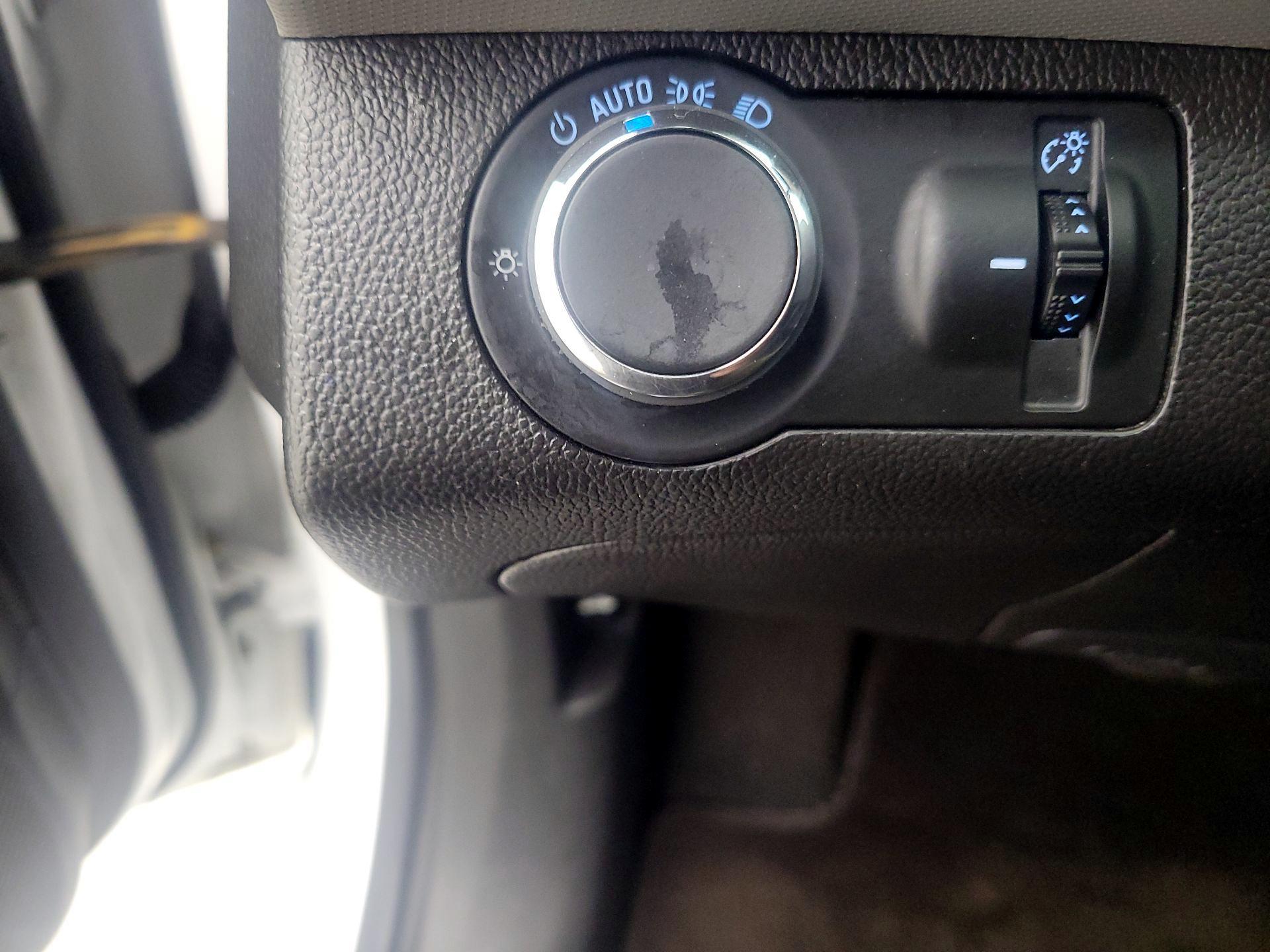 Thumbnail: 2015 Chevrolet Sonic - 13