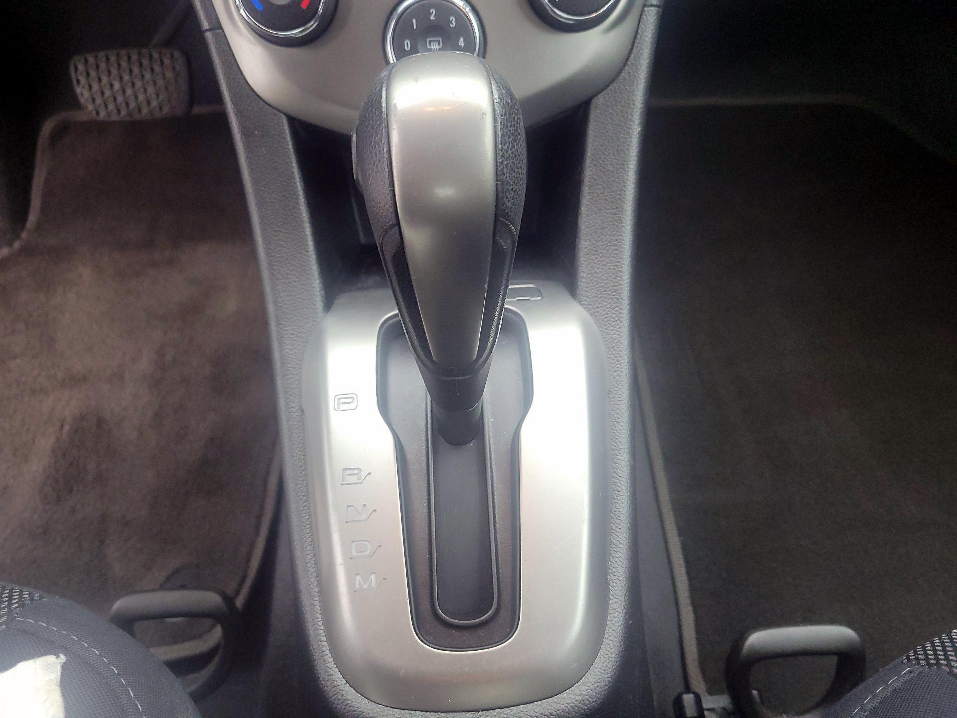 Thumbnail: 2015 Chevrolet Sonic - 16