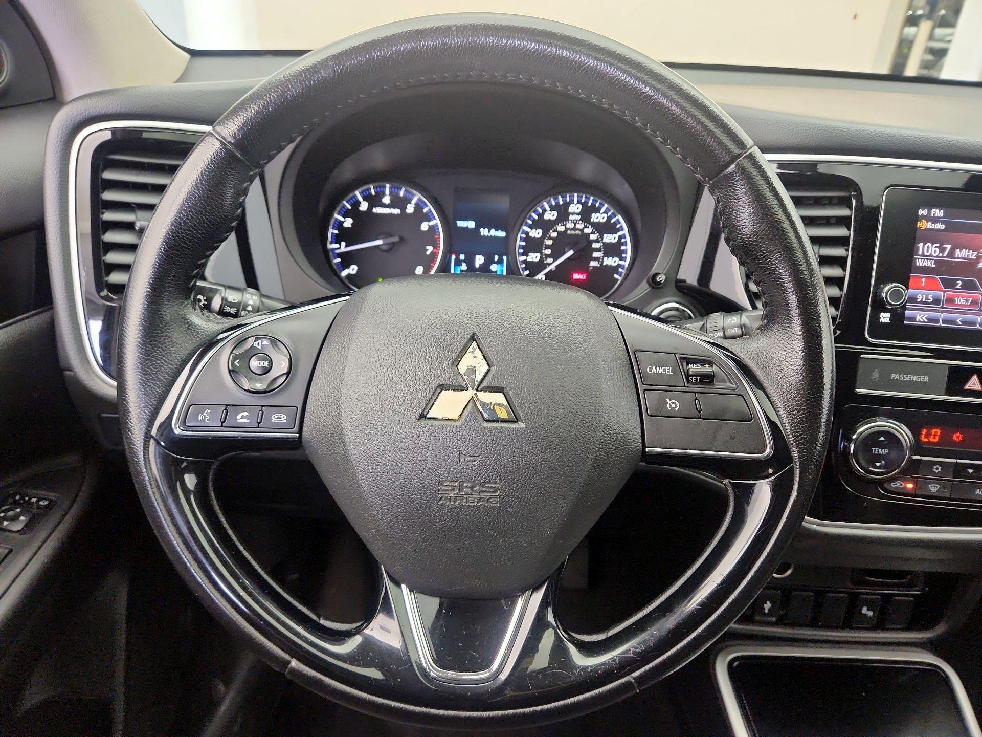 Thumbnail: 2019 Mitsubishi Outlander - 10