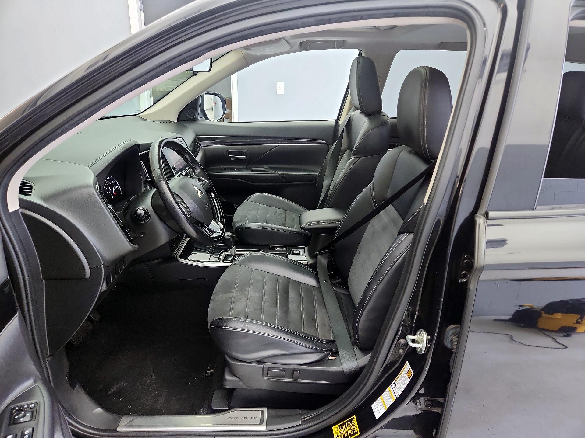 Thumbnail: 2019 Mitsubishi Outlander - 11