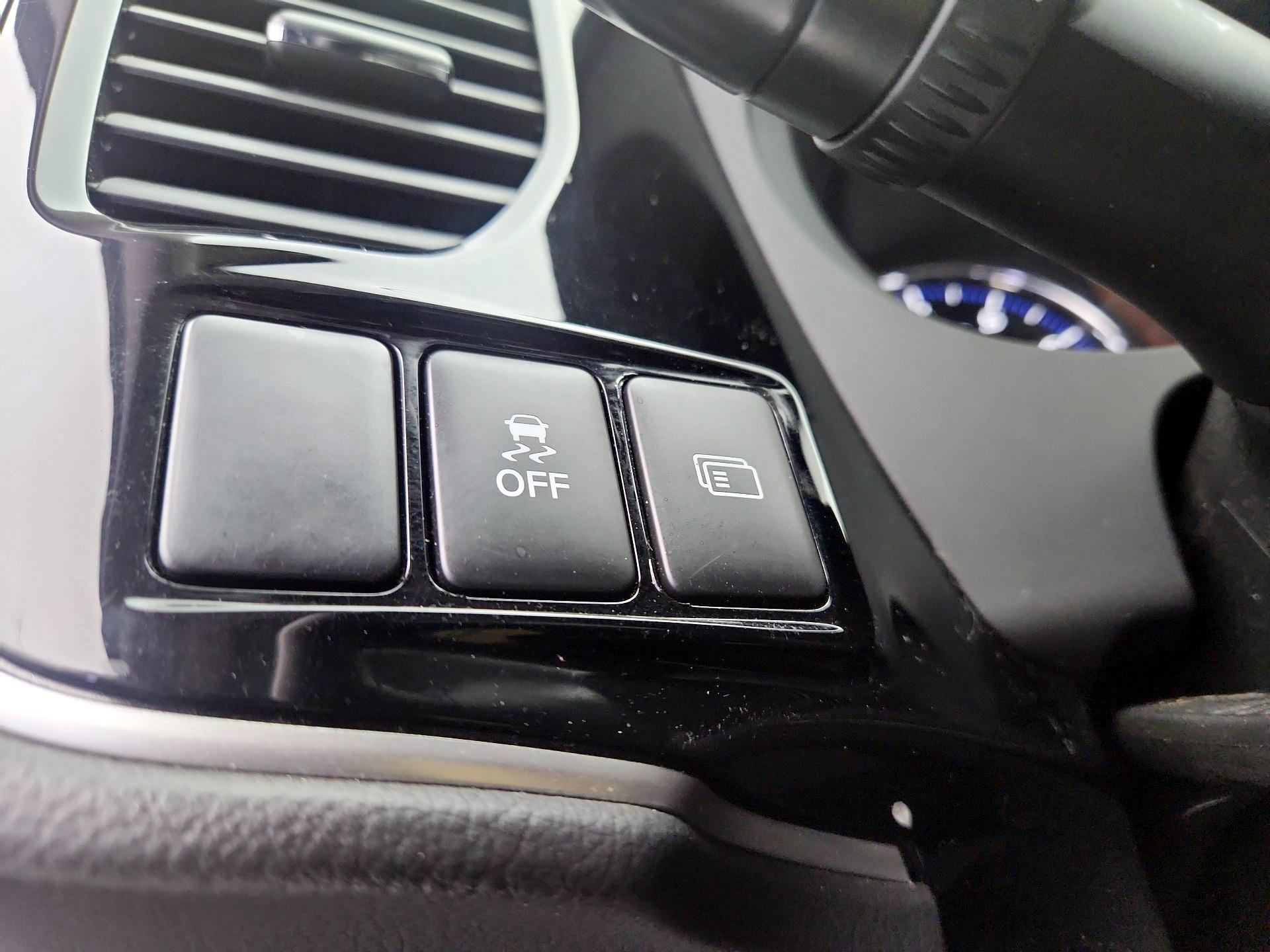 Thumbnail: 2019 Mitsubishi Outlander - 13
