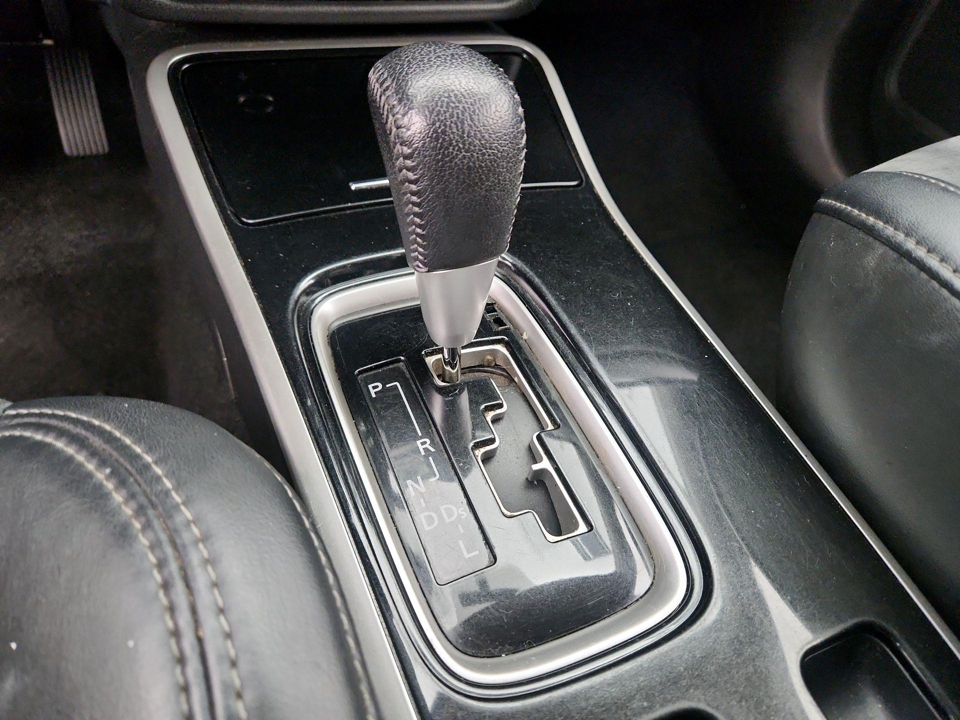 Thumbnail: 2019 Mitsubishi Outlander - 17