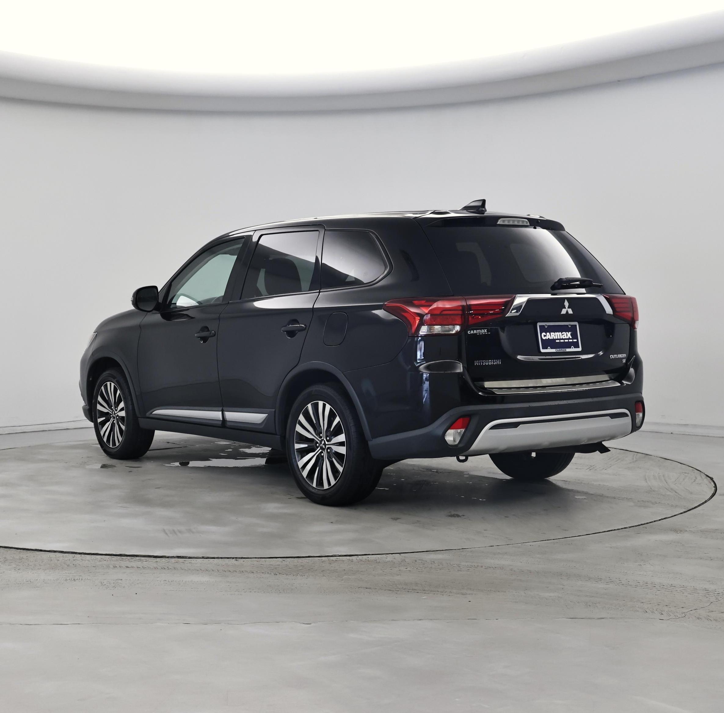 Thumbnail: 2019 Mitsubishi Outlander - 2