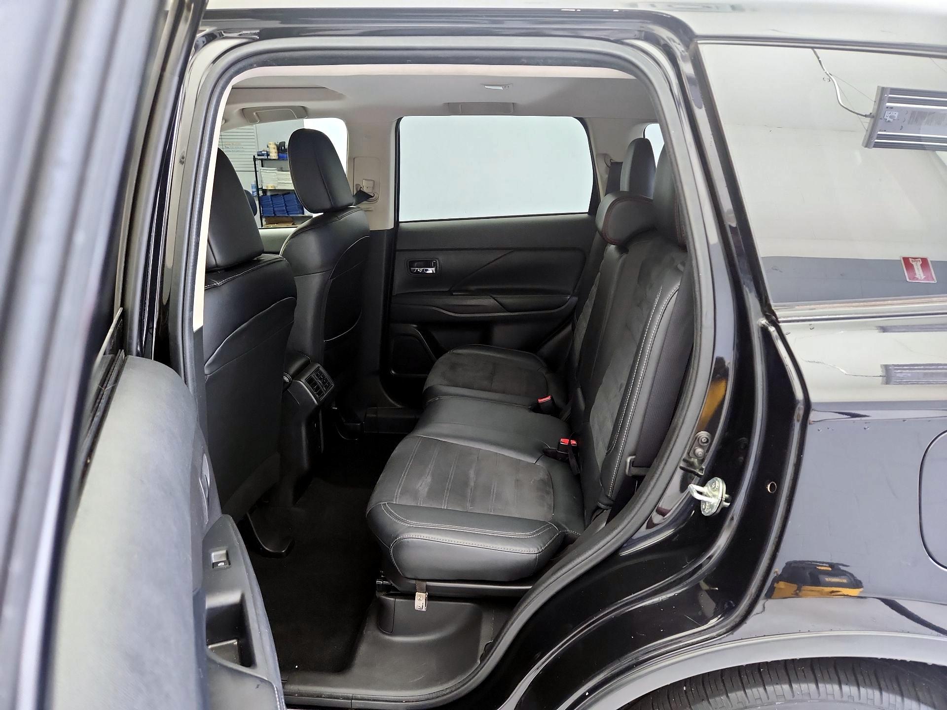 Thumbnail: 2019 Mitsubishi Outlander - 20