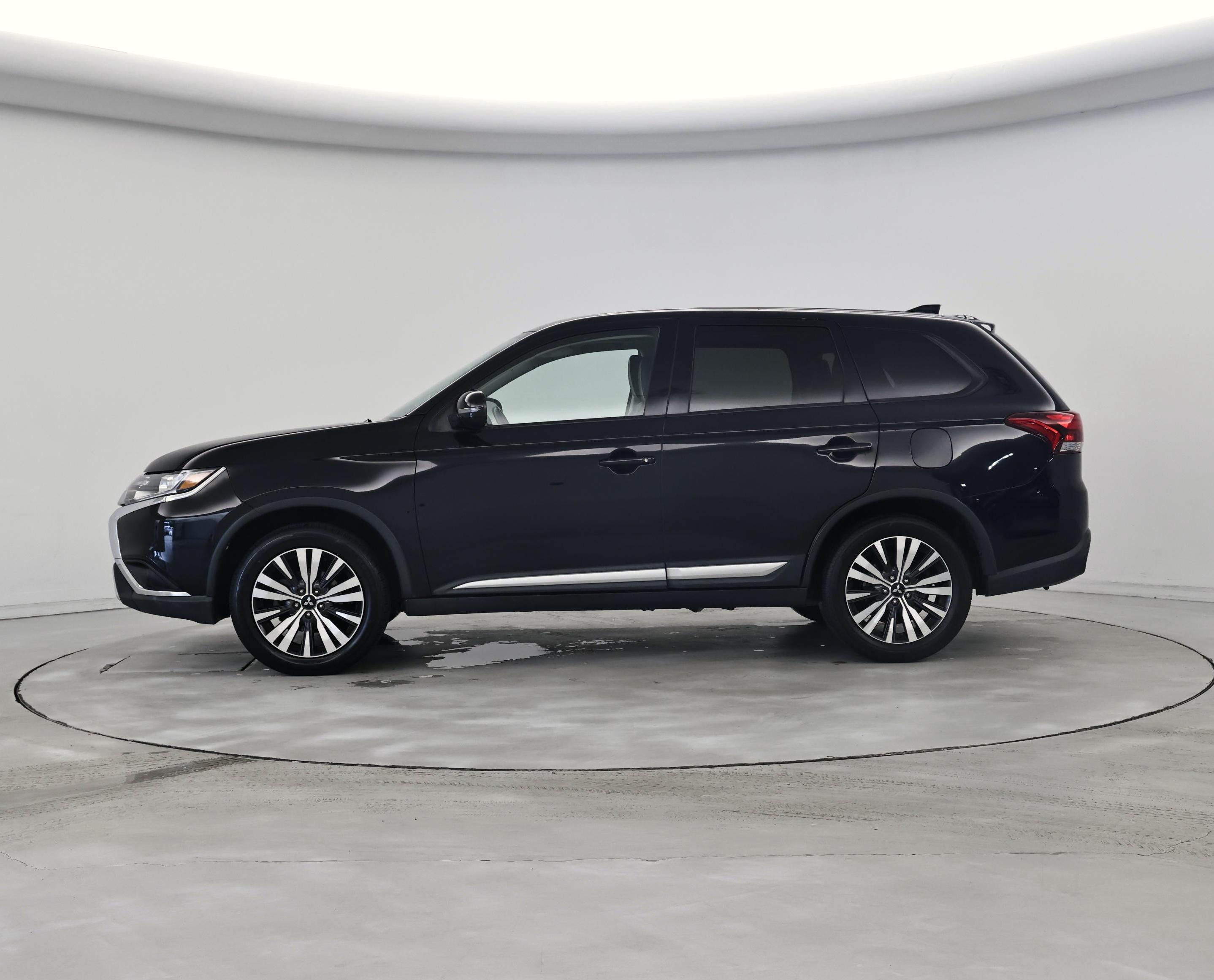 Thumbnail: 2019 Mitsubishi Outlander - 3