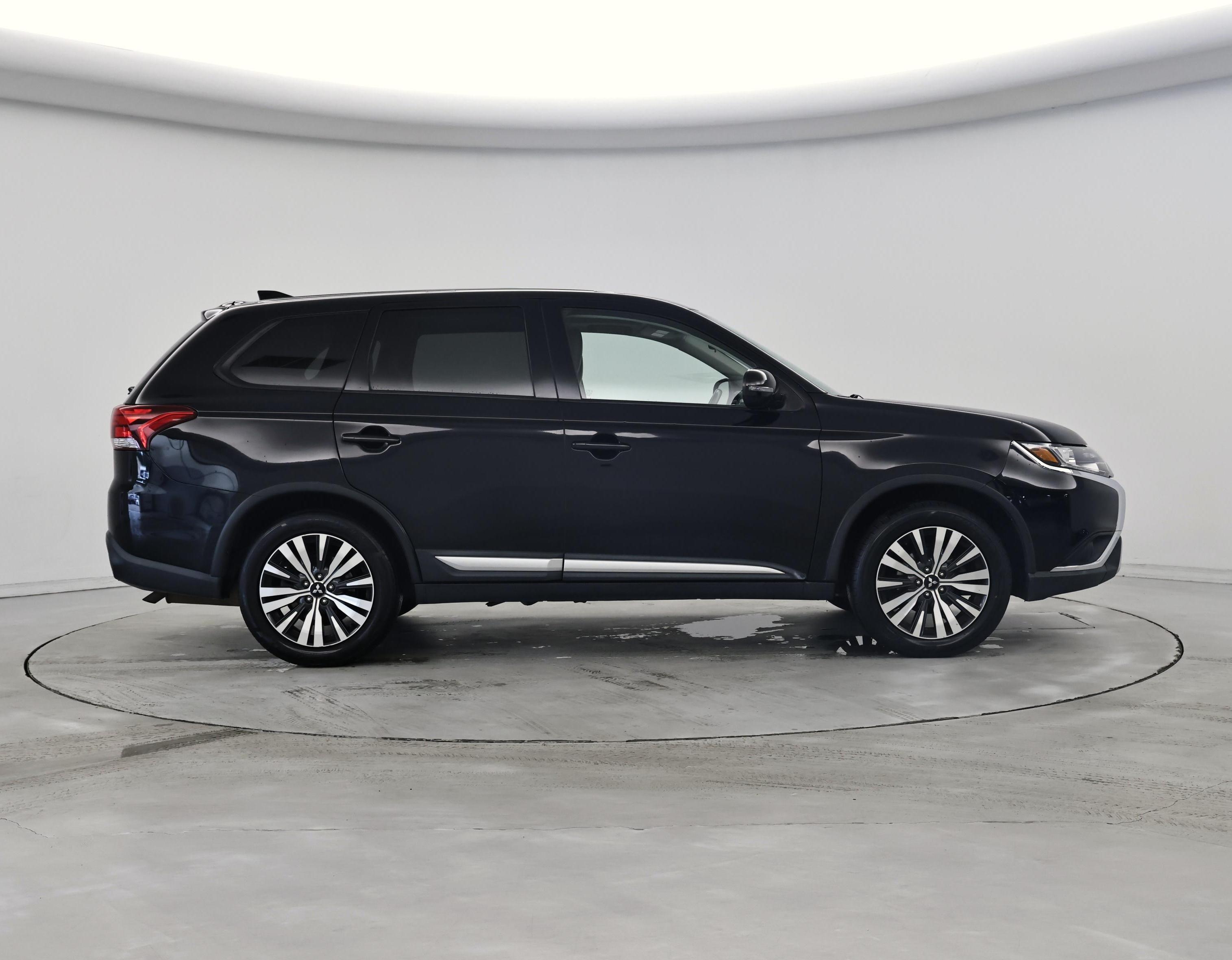 Thumbnail: 2019 Mitsubishi Outlander - 7