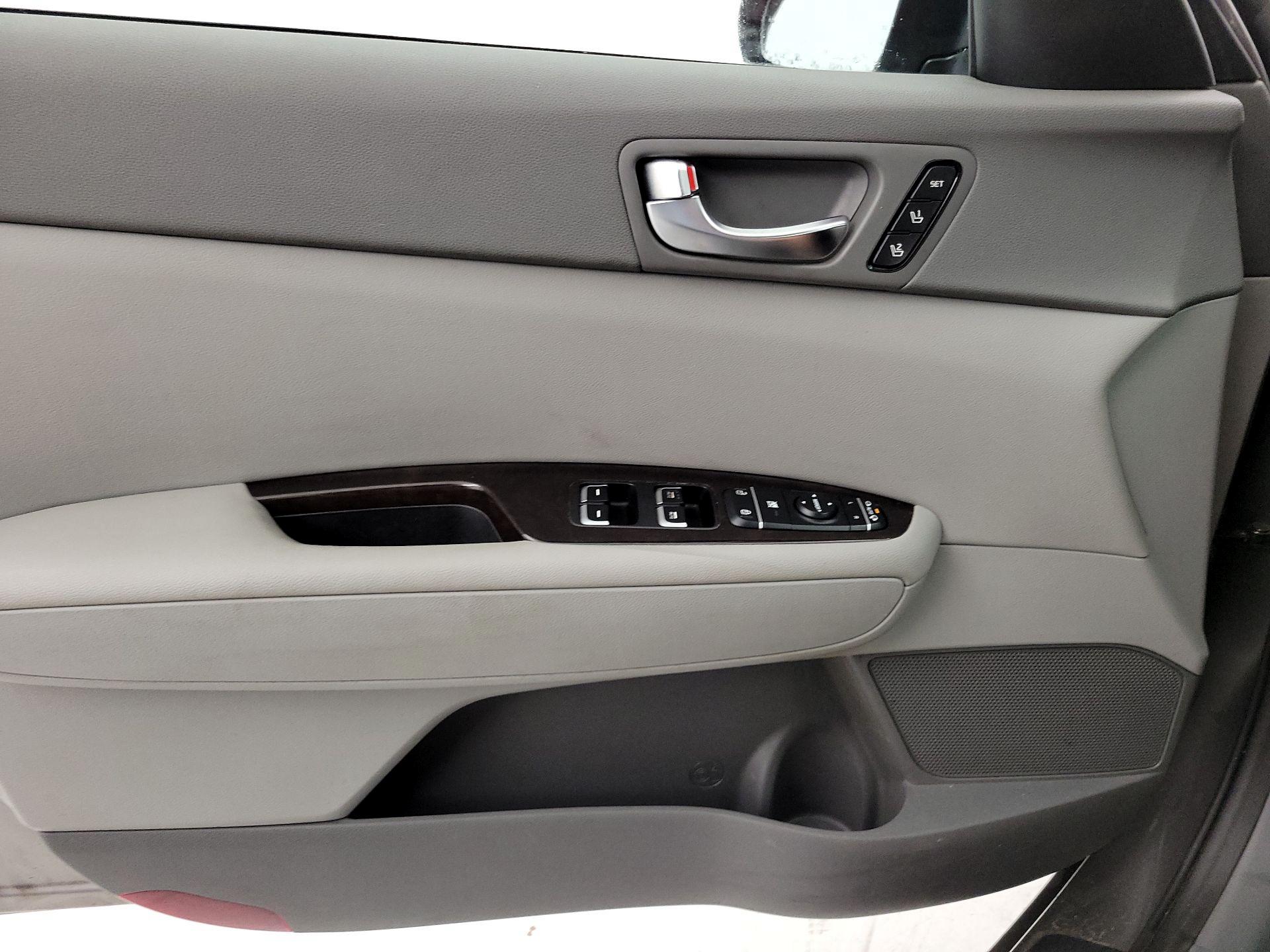 Thumbnail: 2016 Kia Optima - 12