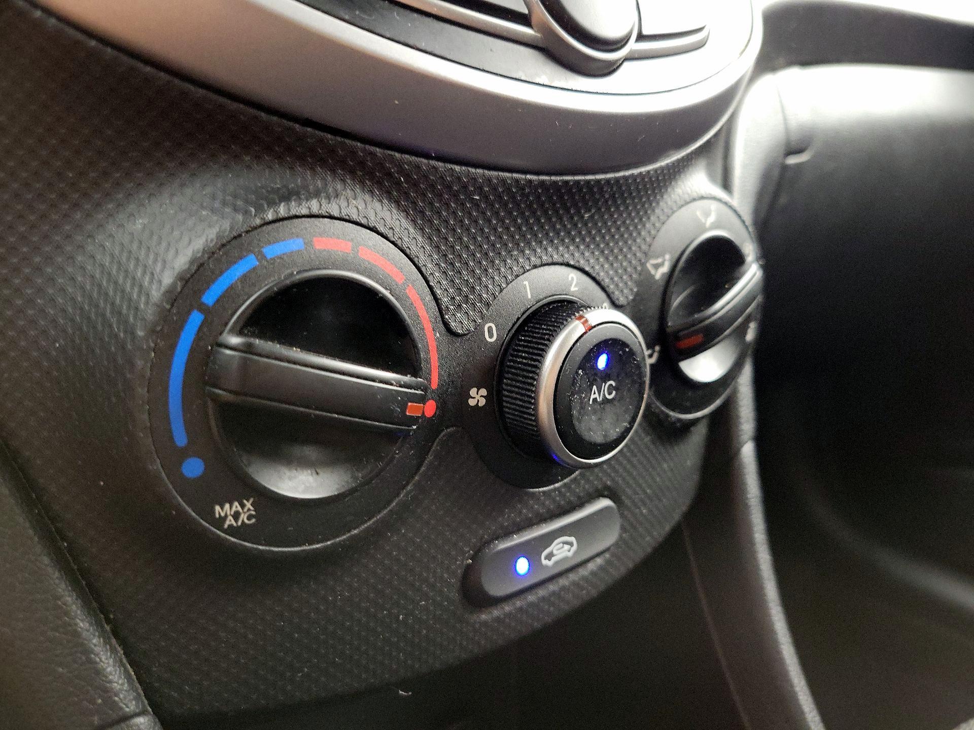 Thumbnail: 2016 Hyundai Accent - 15