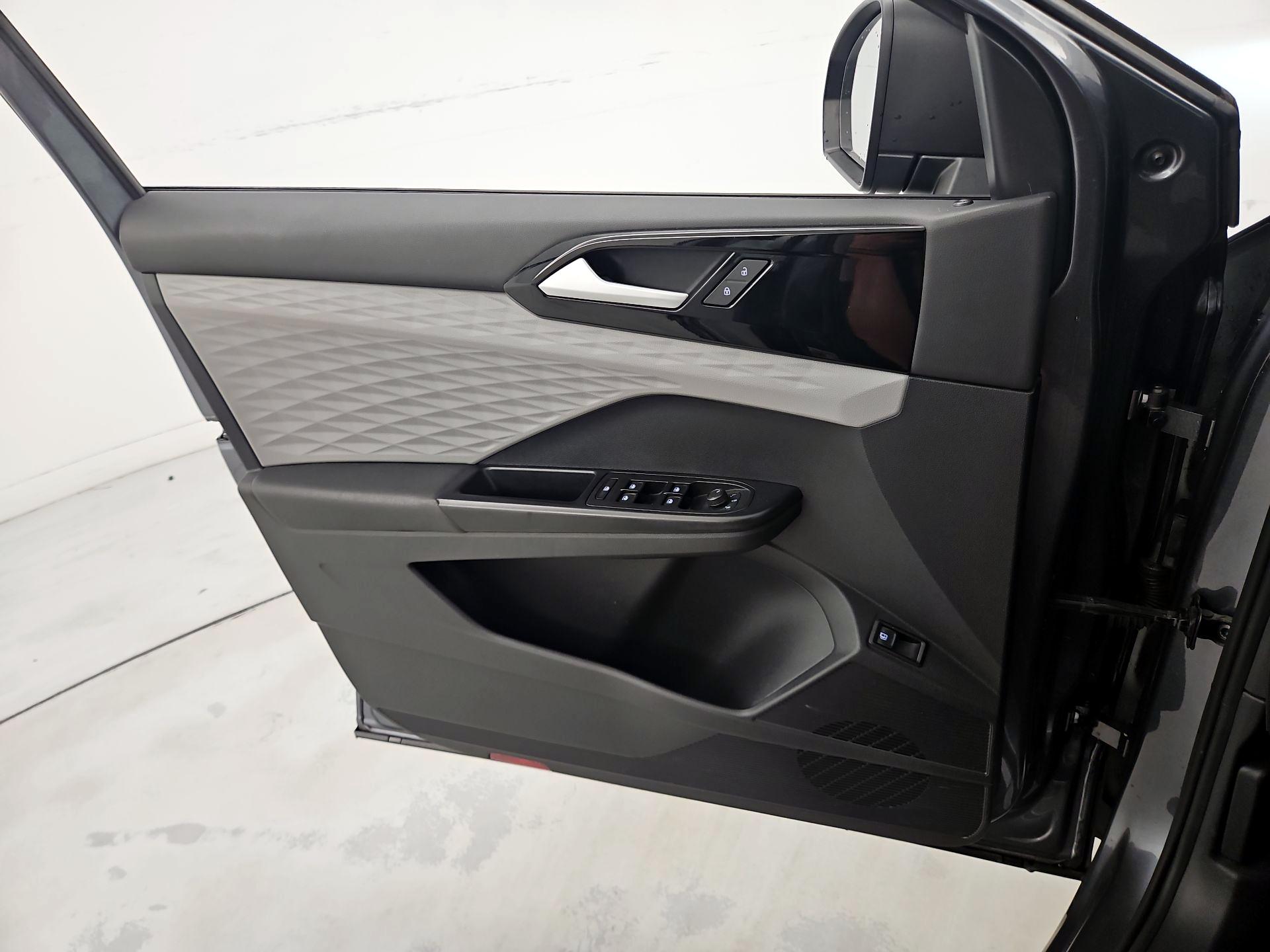 Thumbnail: 2022 Volkswagen Taos - 12