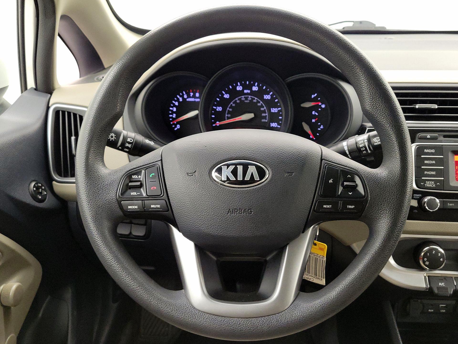 Thumbnail: 2016 Kia Rio - 10