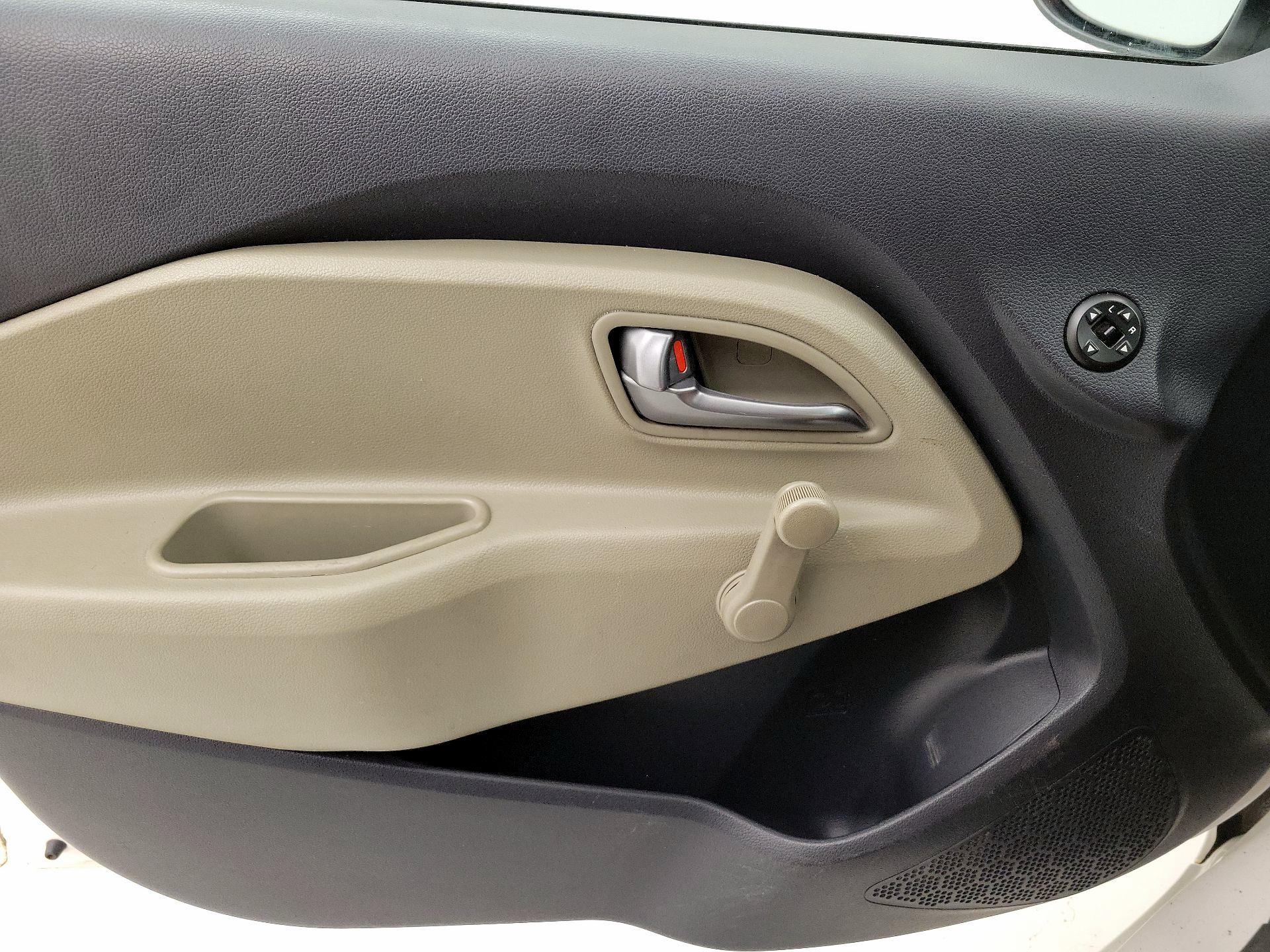 Thumbnail: 2016 Kia Rio - 12