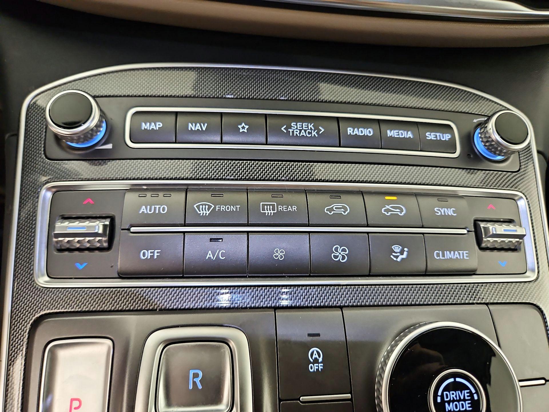 Thumbnail: 2021 Hyundai Santa Fe - 17