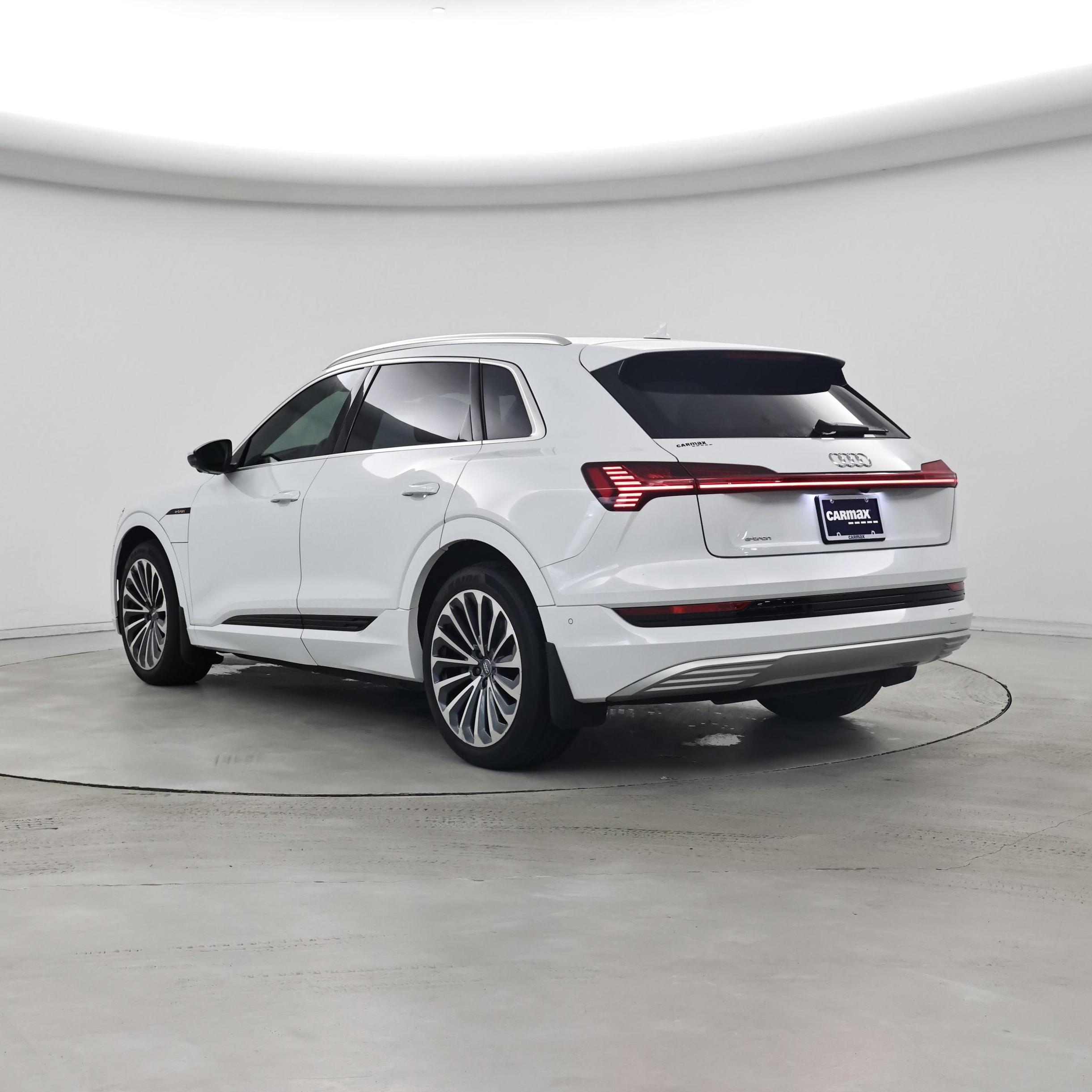 Thumbnail: 2019 Audi e-tron - 2
