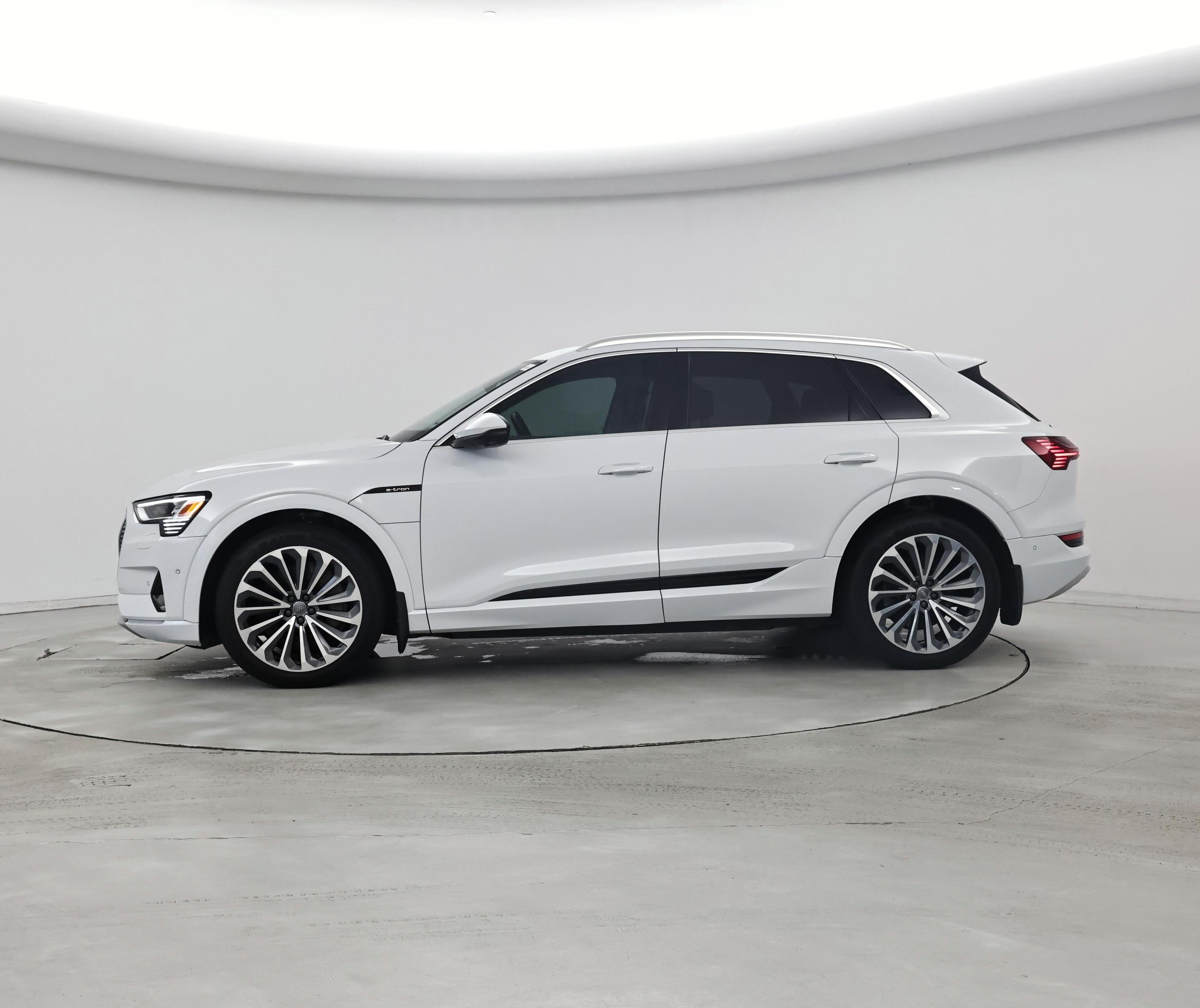 Thumbnail: 2019 Audi e-tron - 3