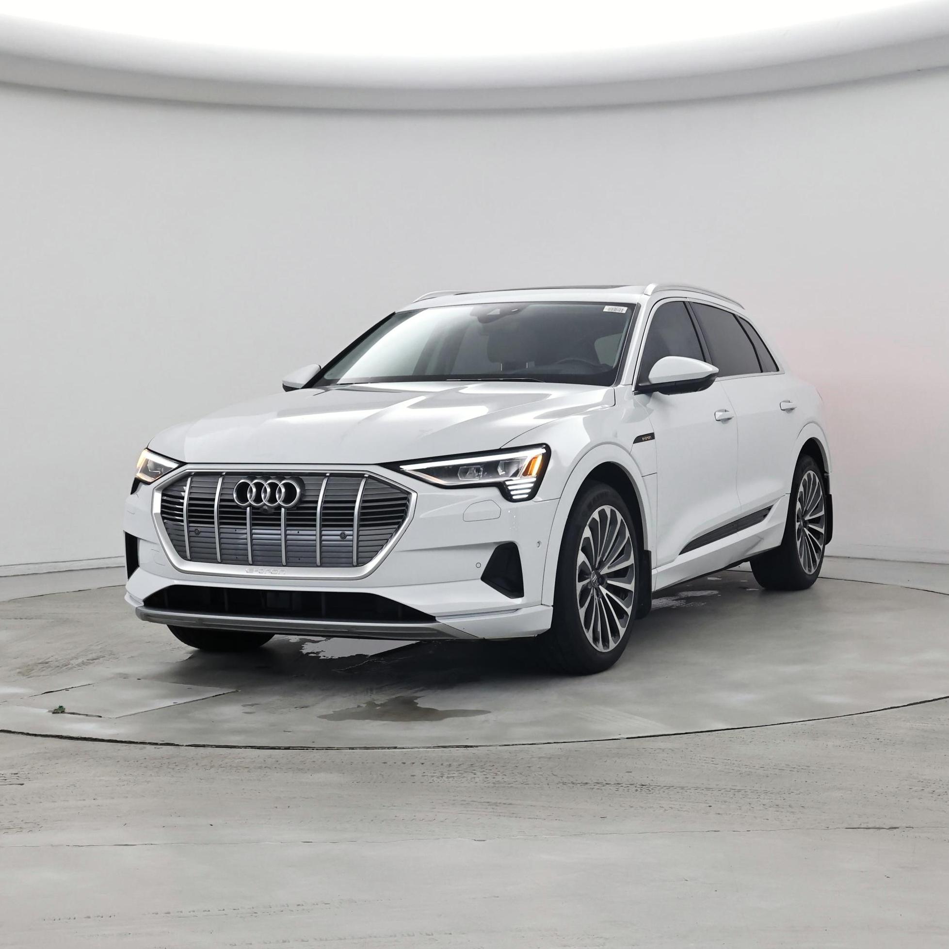 Thumbnail: 2019 Audi e-tron - 4