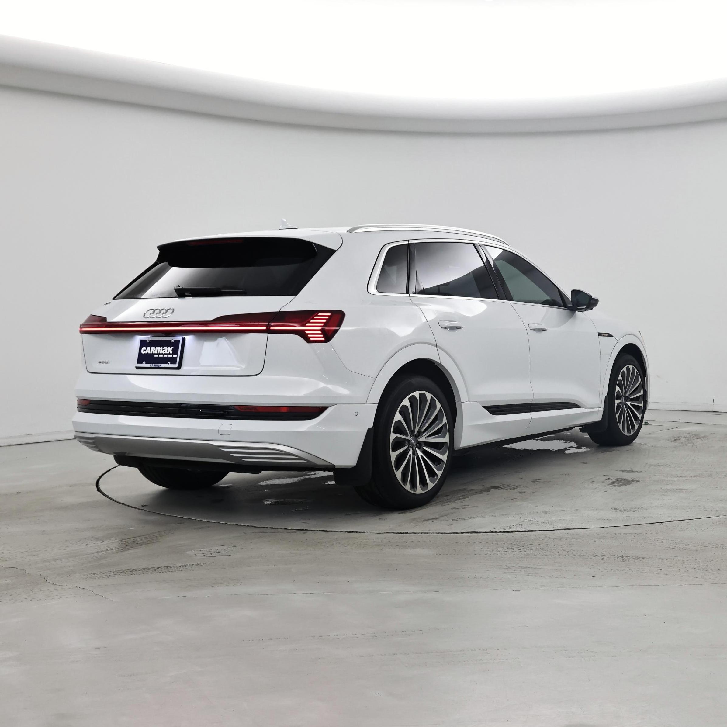 Thumbnail: 2019 Audi e-tron - 8