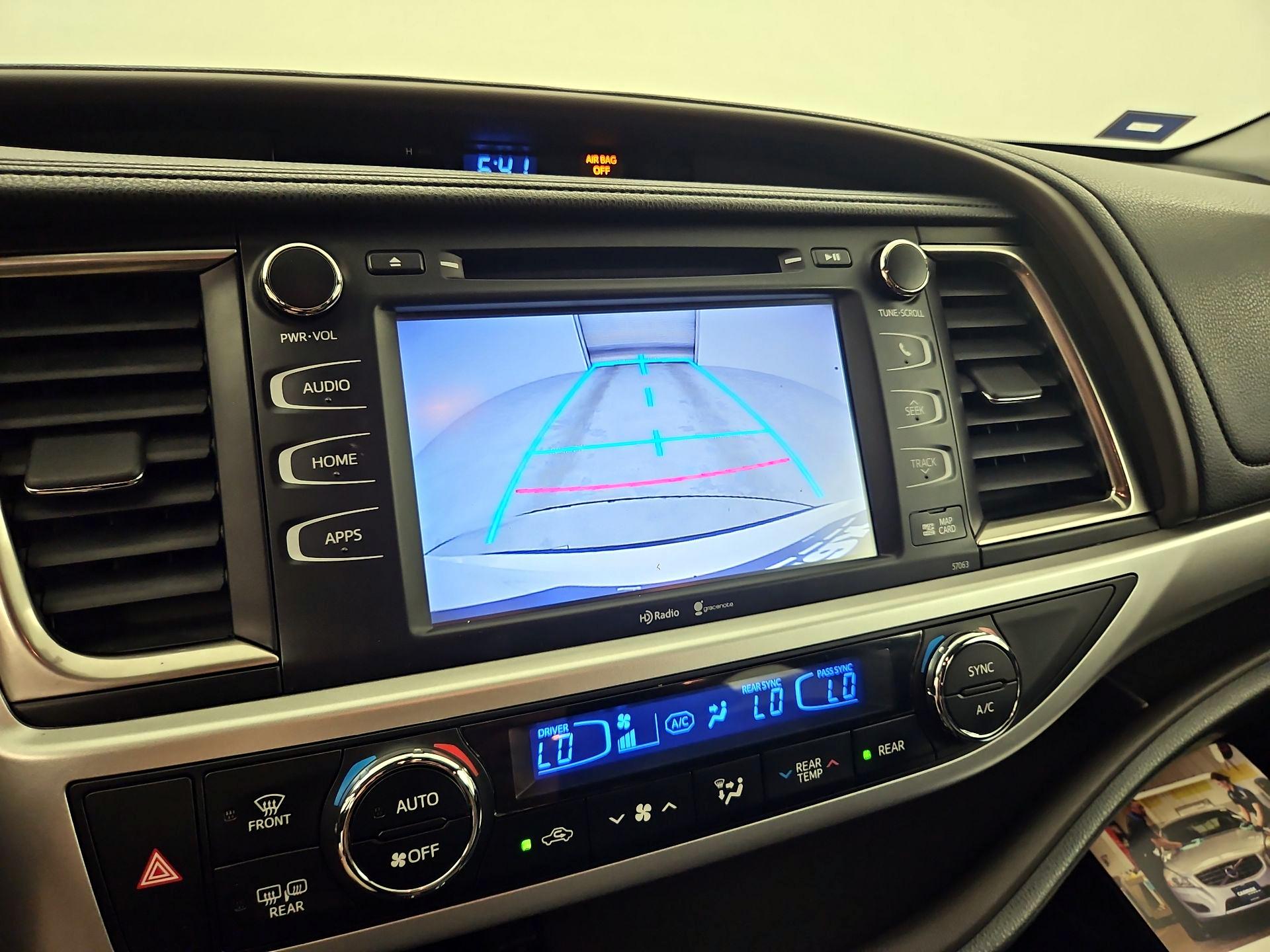 Thumbnail: 2014 Toyota Highlander - 14