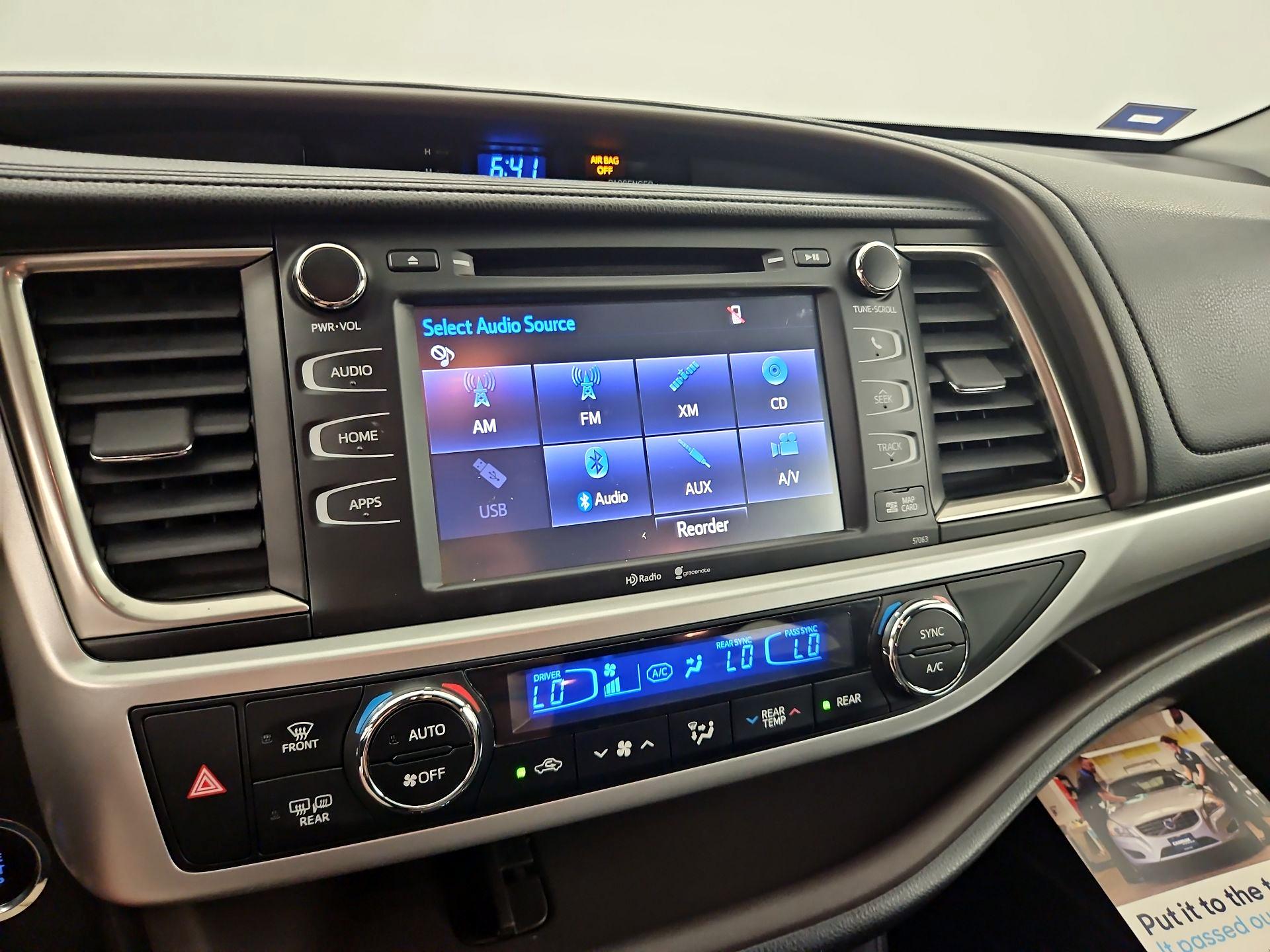 Thumbnail: 2014 Toyota Highlander - 15