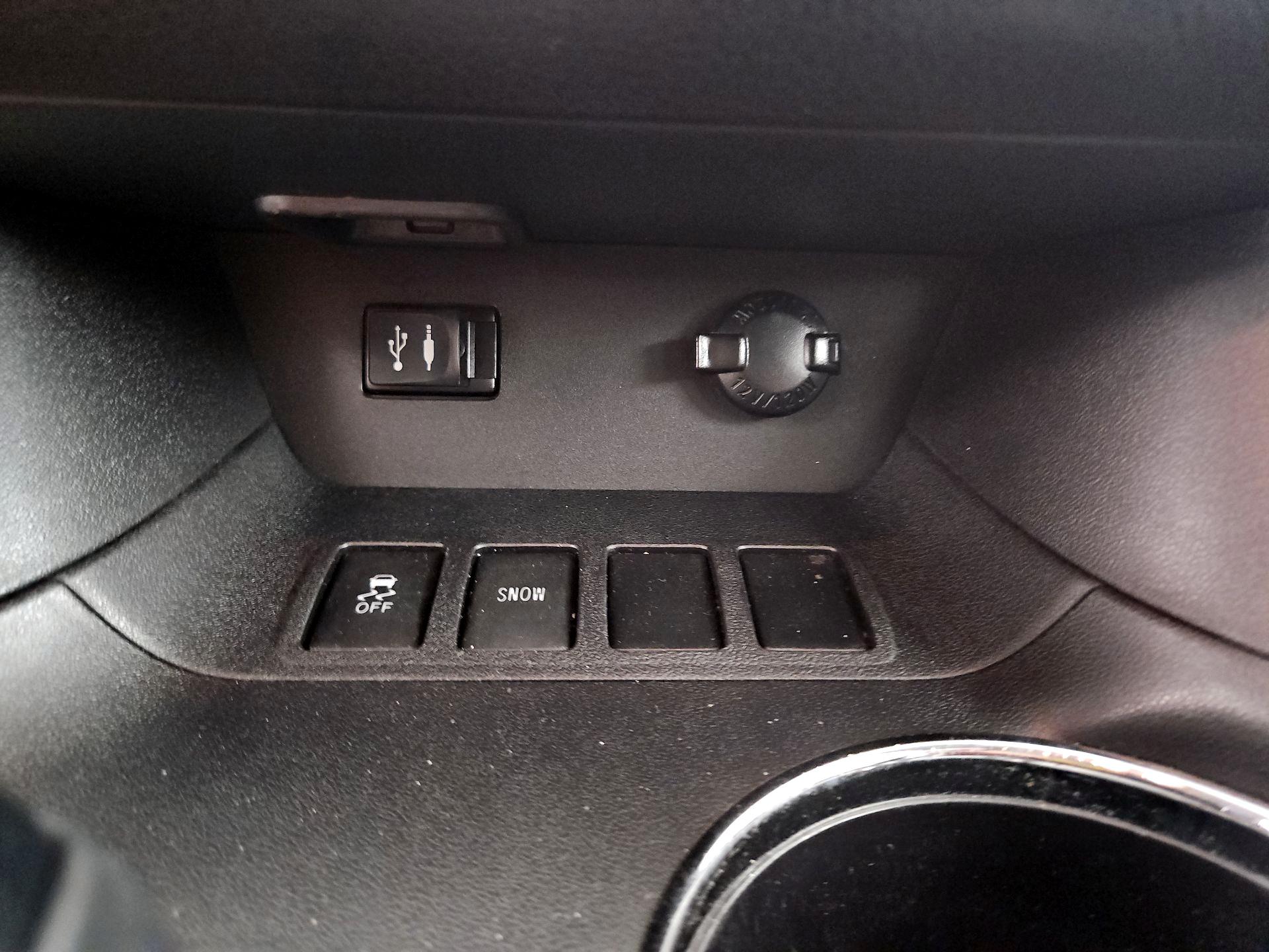 Thumbnail: 2014 Toyota Highlander - 18