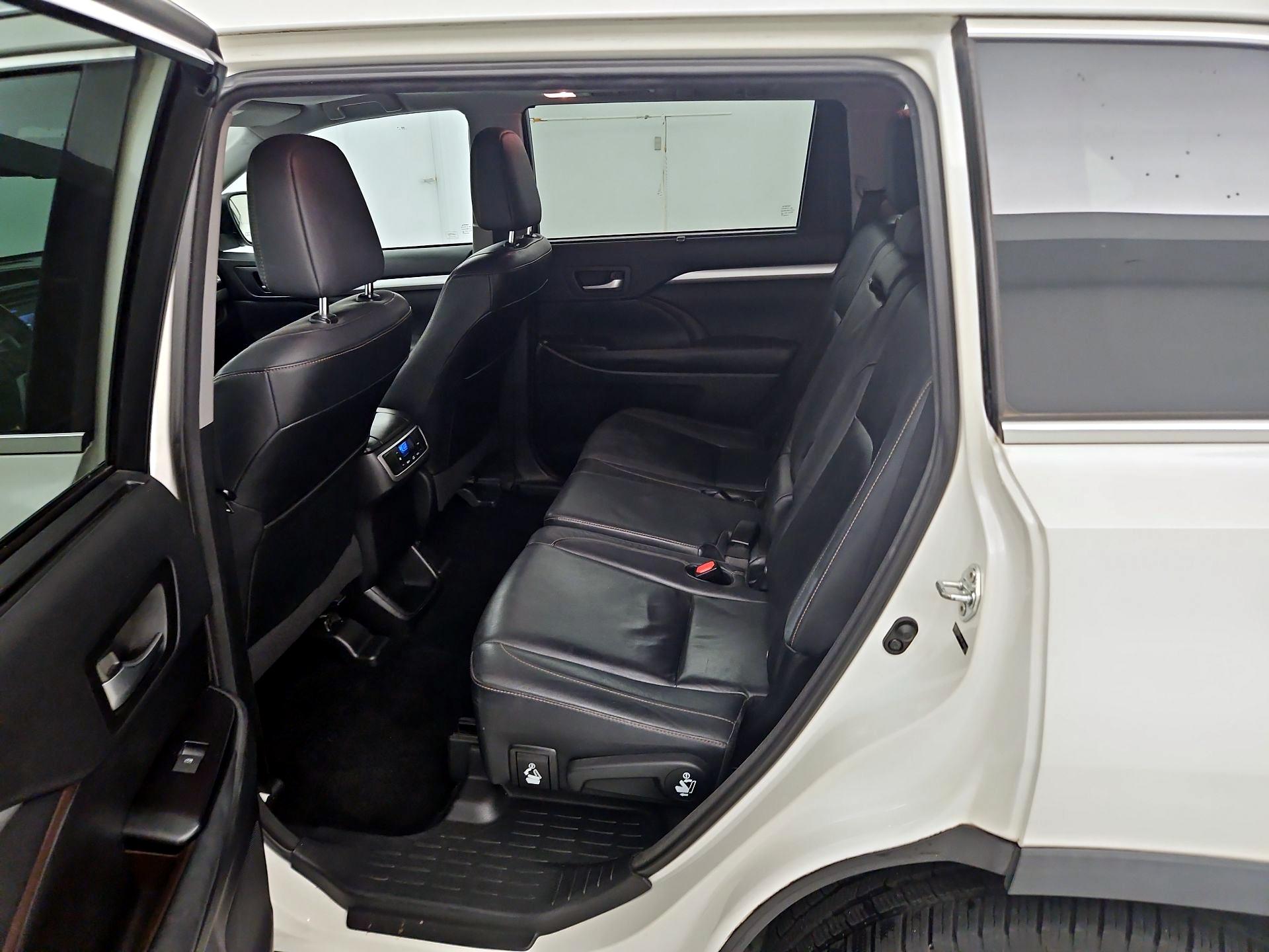 Thumbnail: 2014 Toyota Highlander - 19