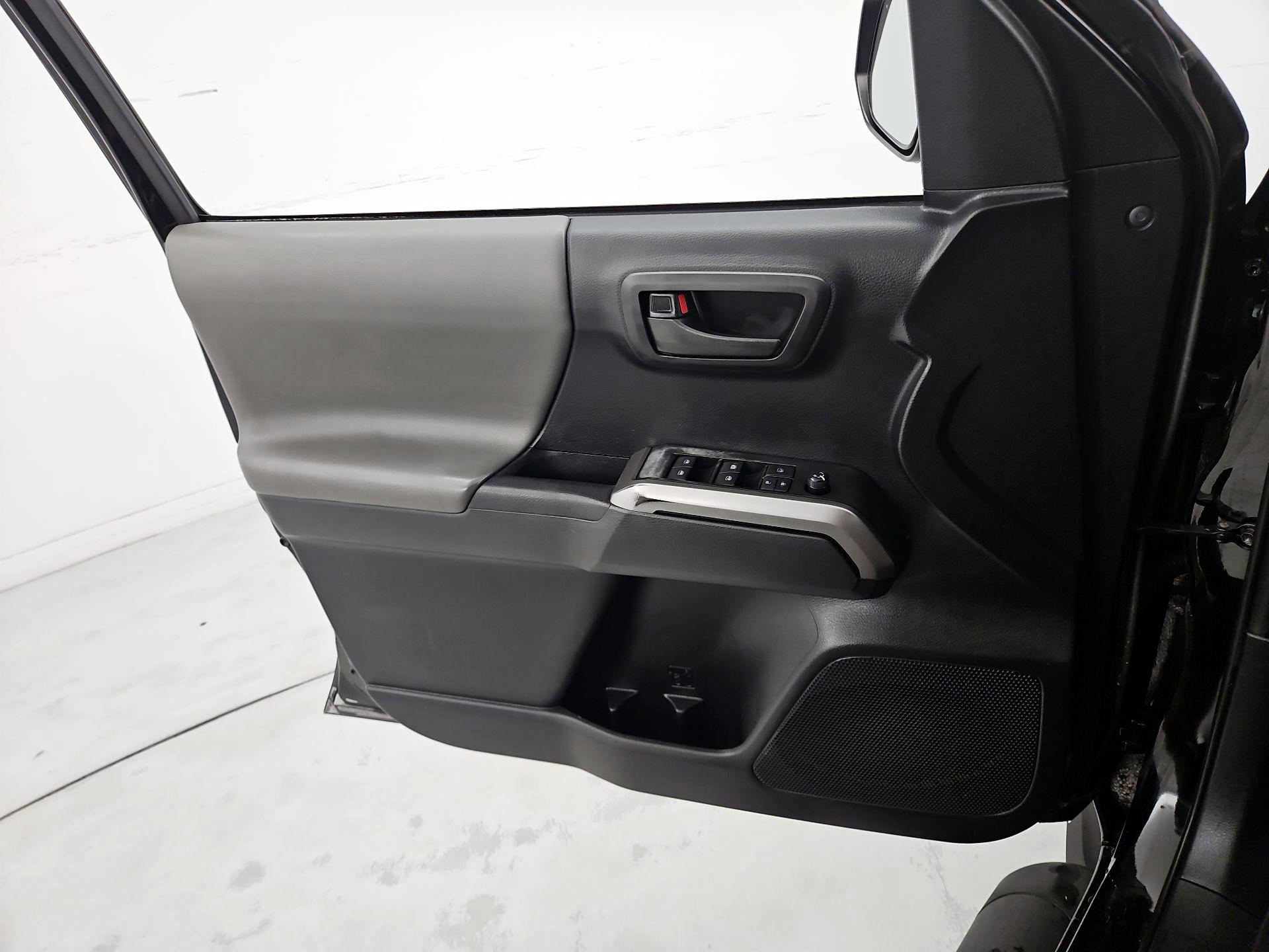 Thumbnail: 2021 Toyota Tacoma - 12