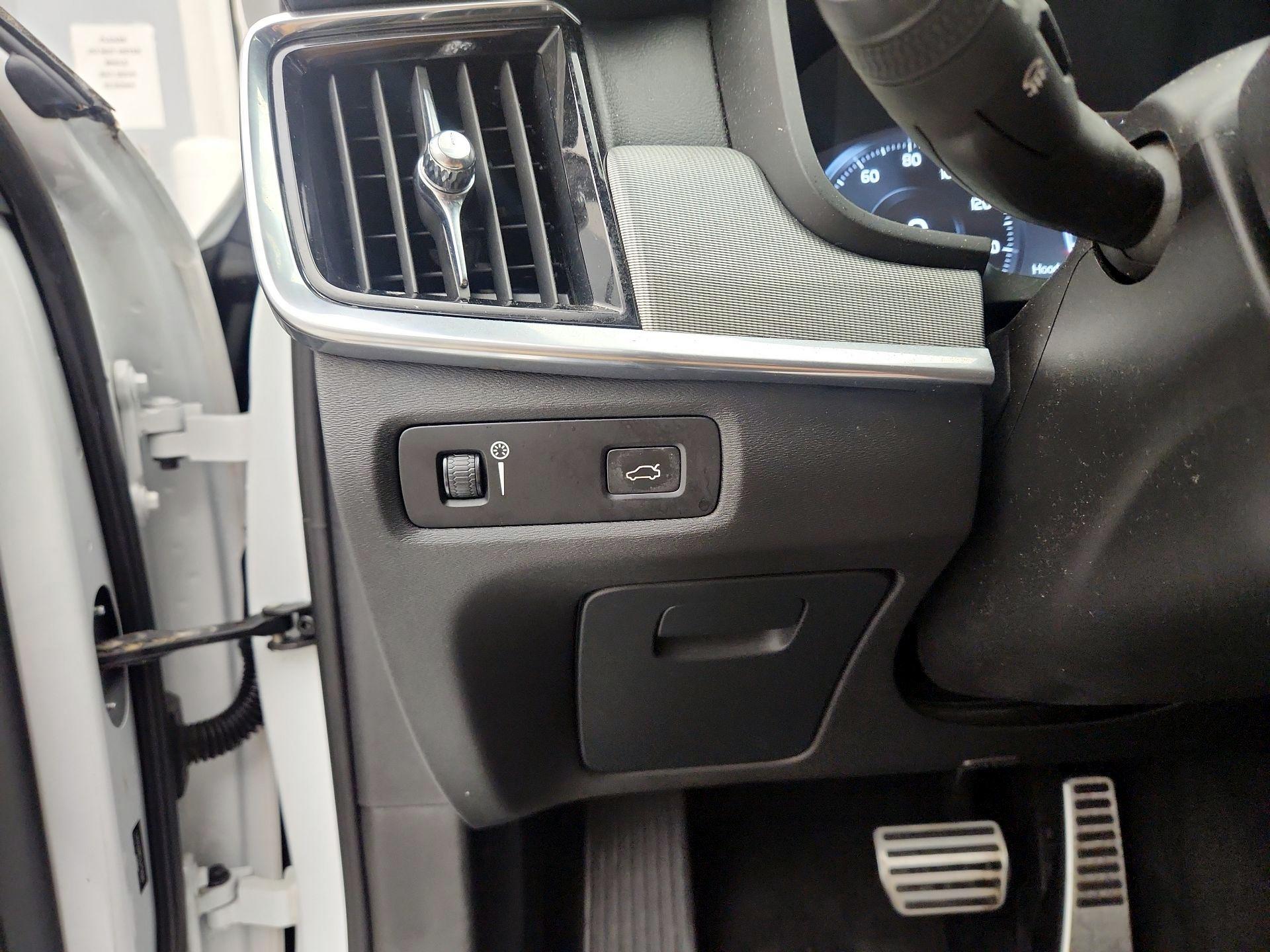 Thumbnail: 2020 Volvo S90 - 13