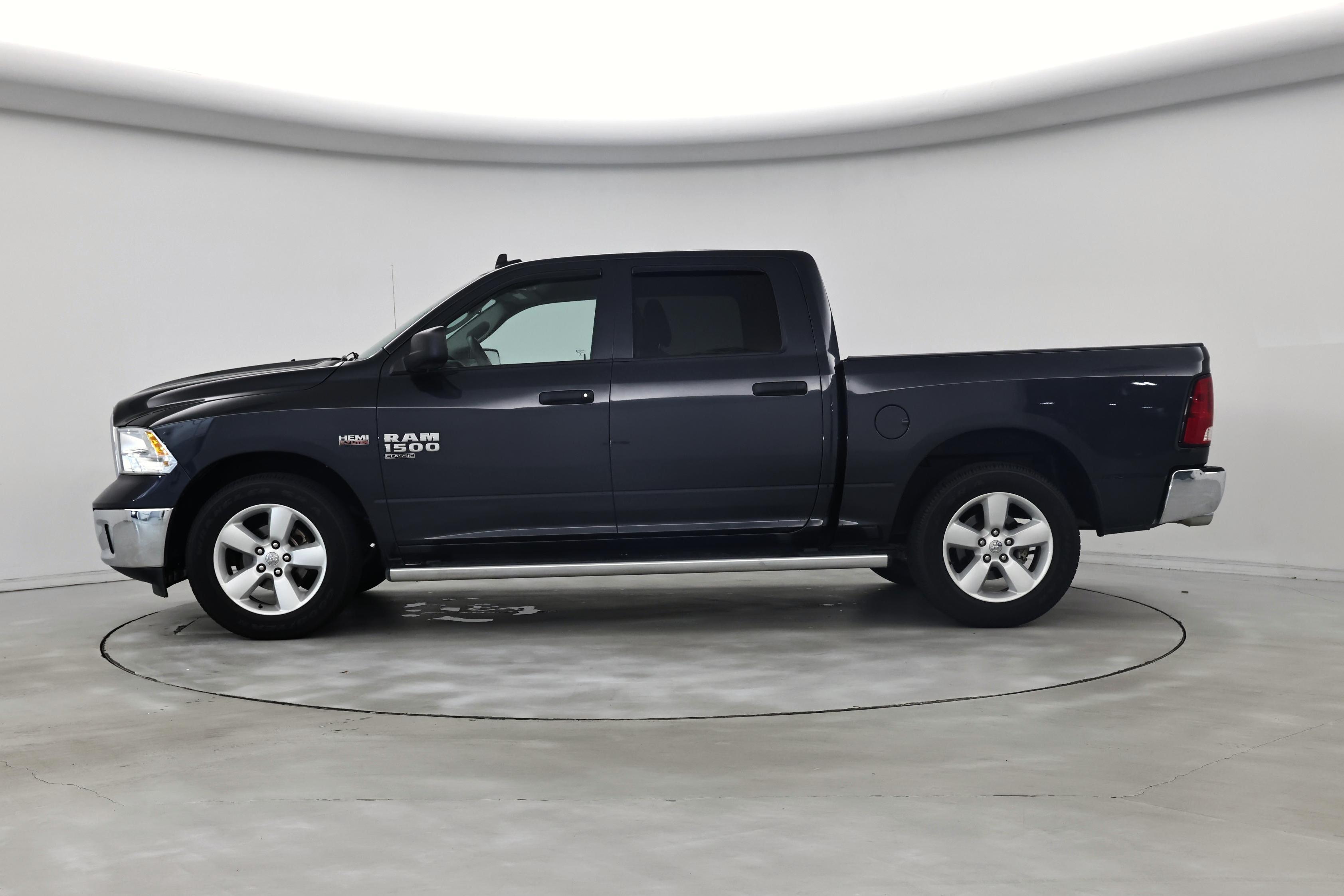 Thumbnail: 2021 RAM 1500 Classic - 3