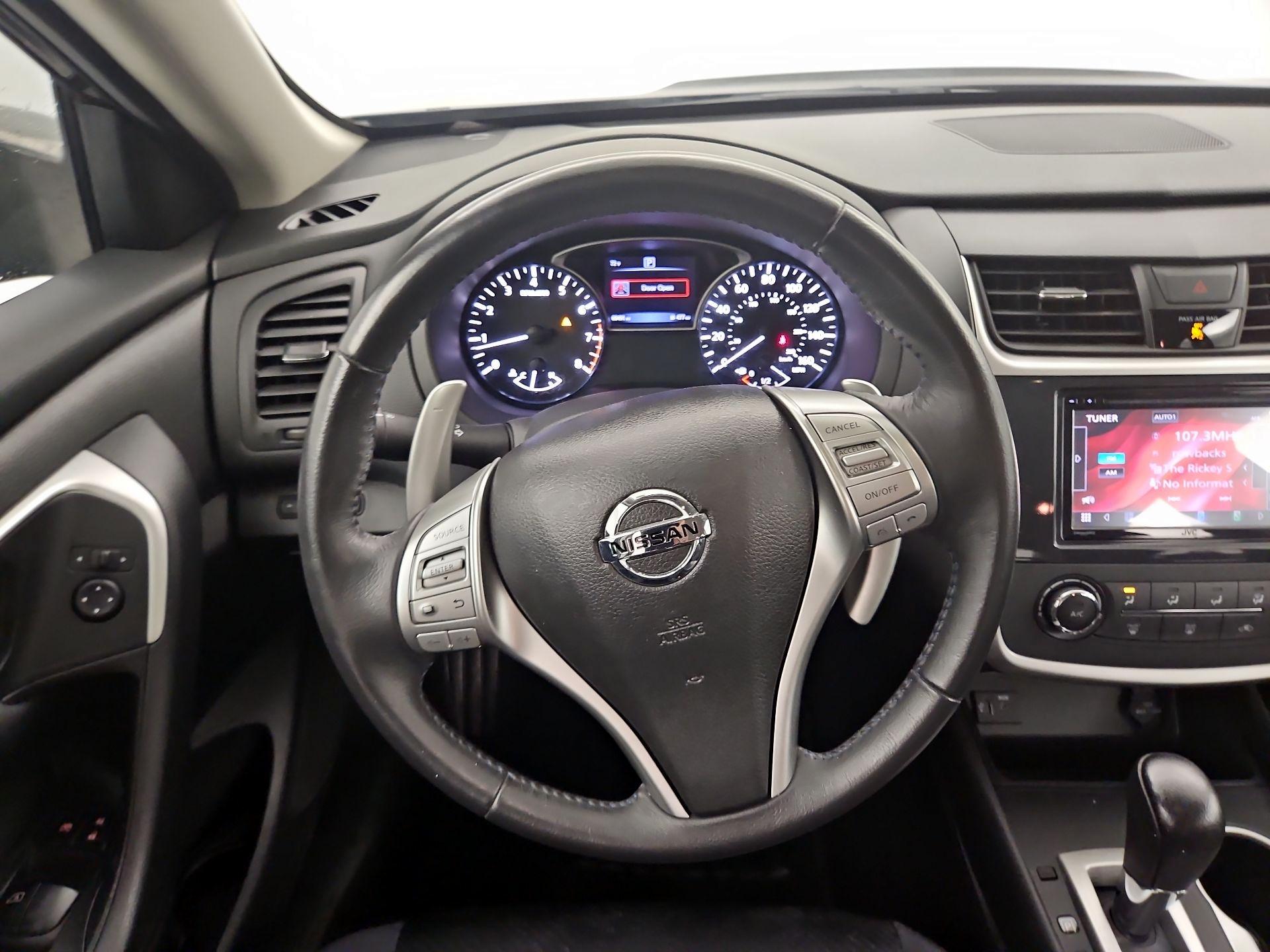 Thumbnail: 2017 Nissan Altima - 10