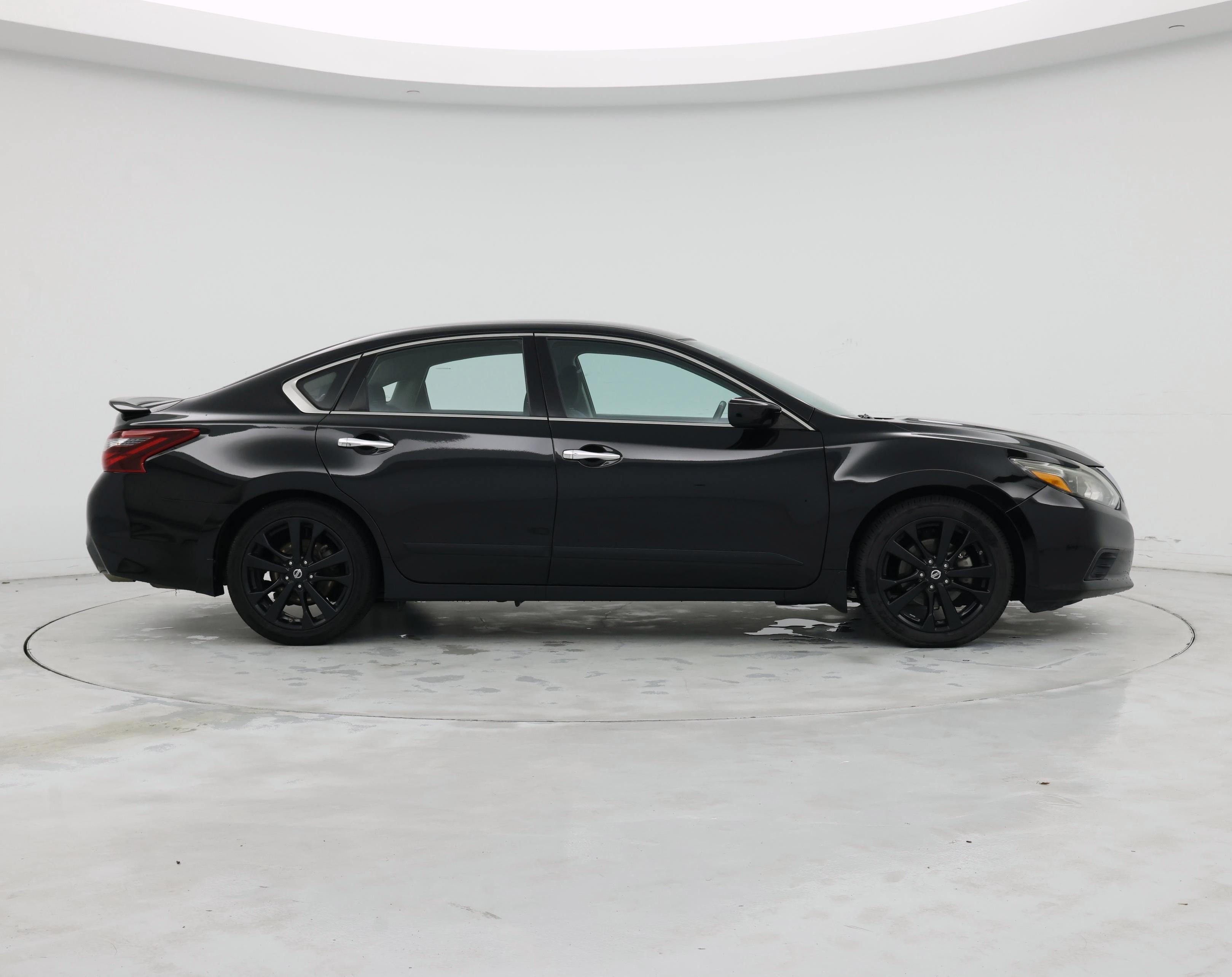 Thumbnail: 2017 Nissan Altima - 7
