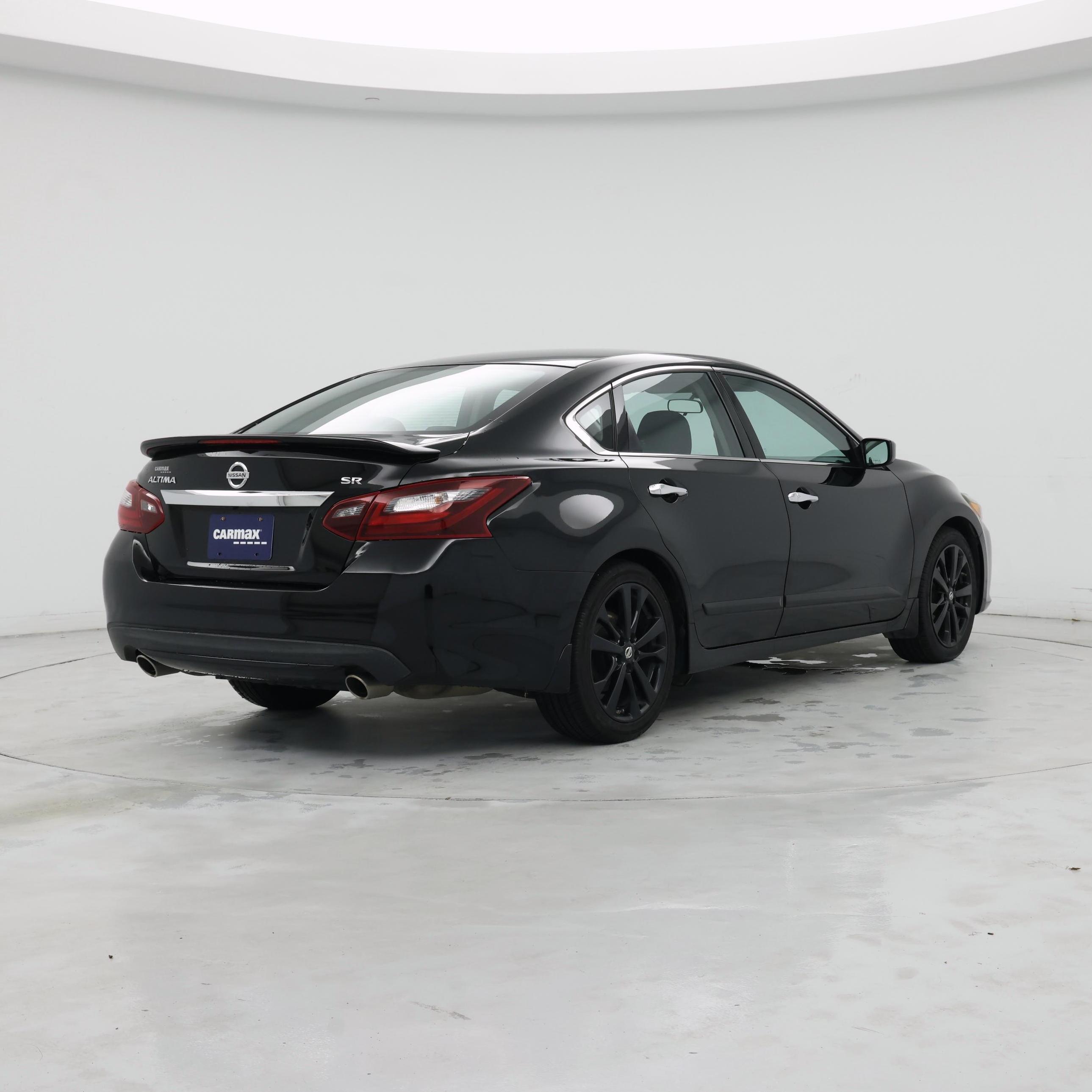 Thumbnail: 2017 Nissan Altima - 8