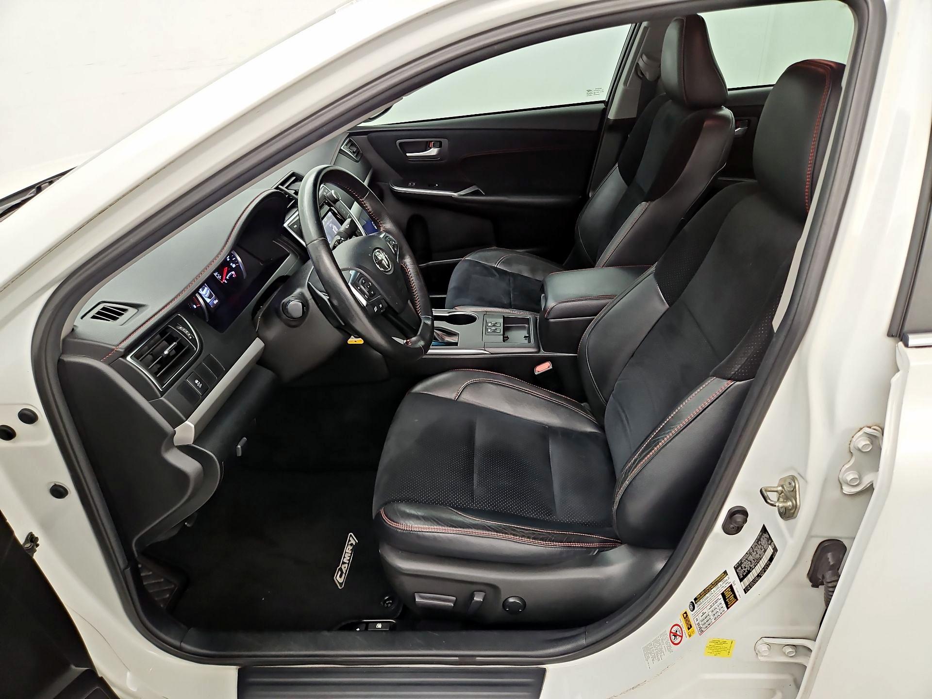 Thumbnail: 2015 Toyota Camry - 11