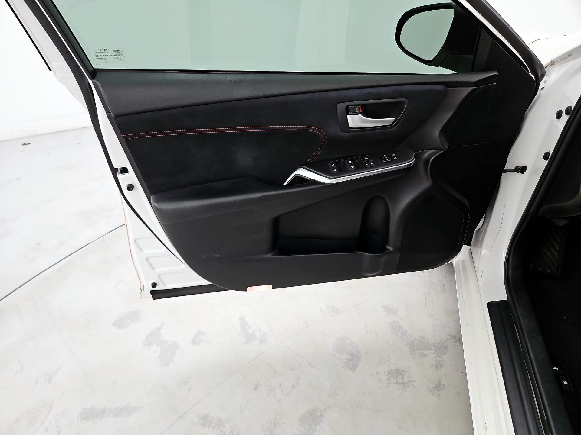 Thumbnail: 2015 Toyota Camry - 12